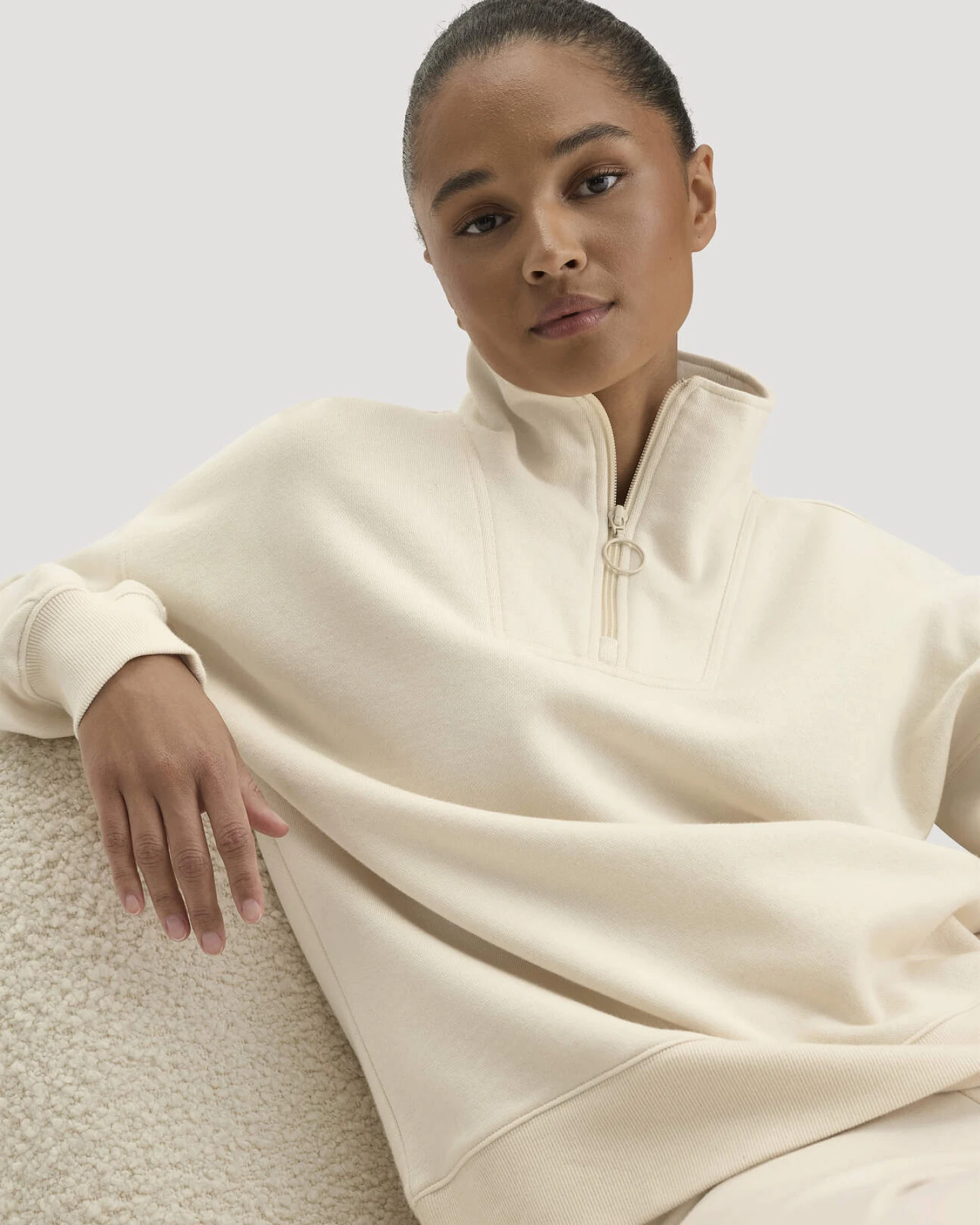 hessnatur Damen Troyer-Sweatshirt Oversize aus Bio-Baumwolle mit recycelter Baumwolle - natur - Größe L – Ansicht 4