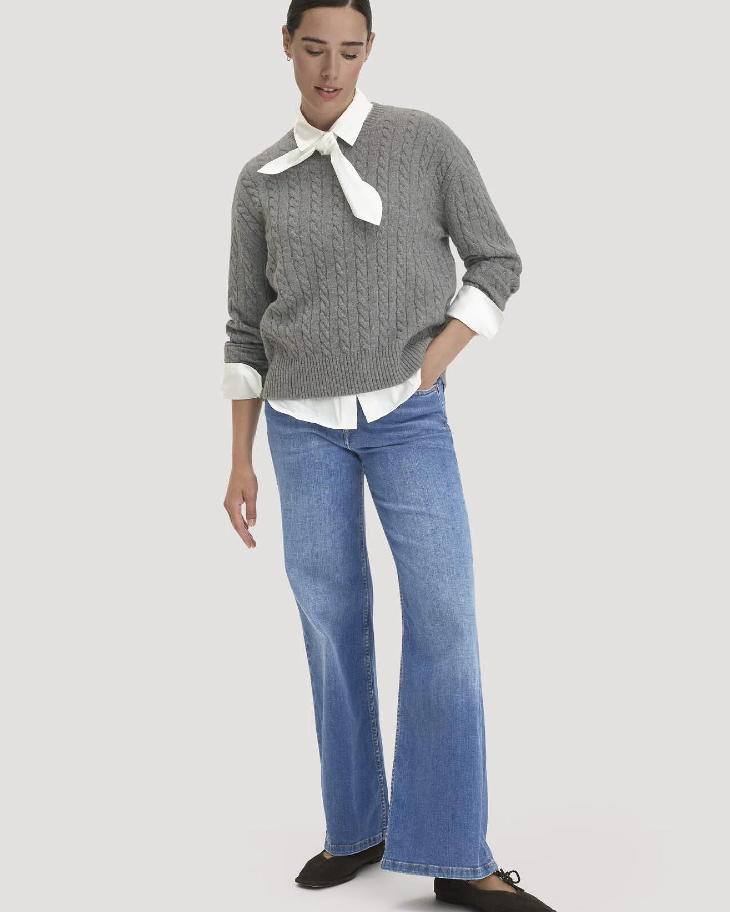 hessnatur Damen Pullover Oversize aus Bio-Schurwolle mit Cashmere - grau - Größe XS – Ansicht 2