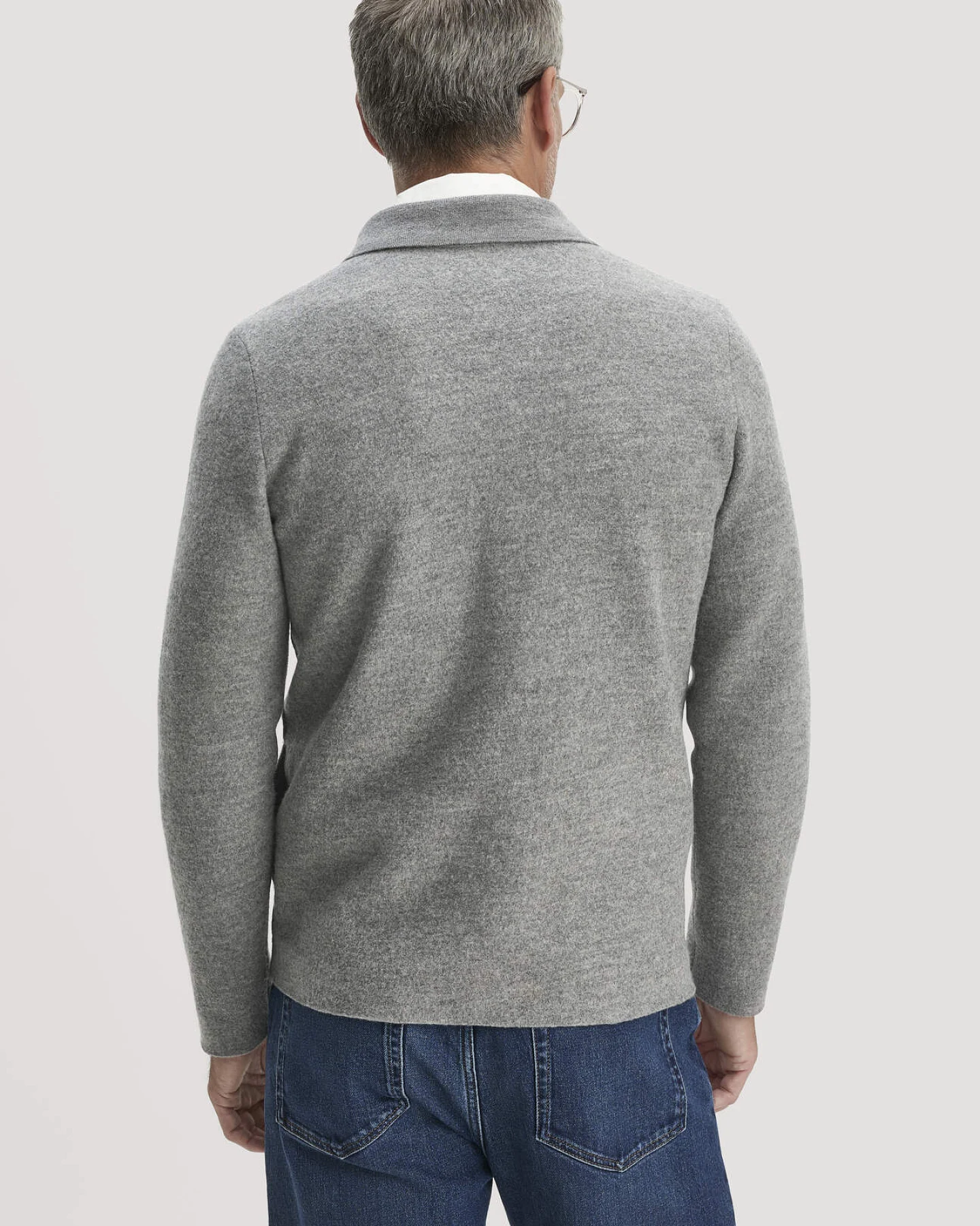hessnatur Herren Strickjacke Regular aus Bio-Merinowolle - grau - Größe S – Ansicht 3