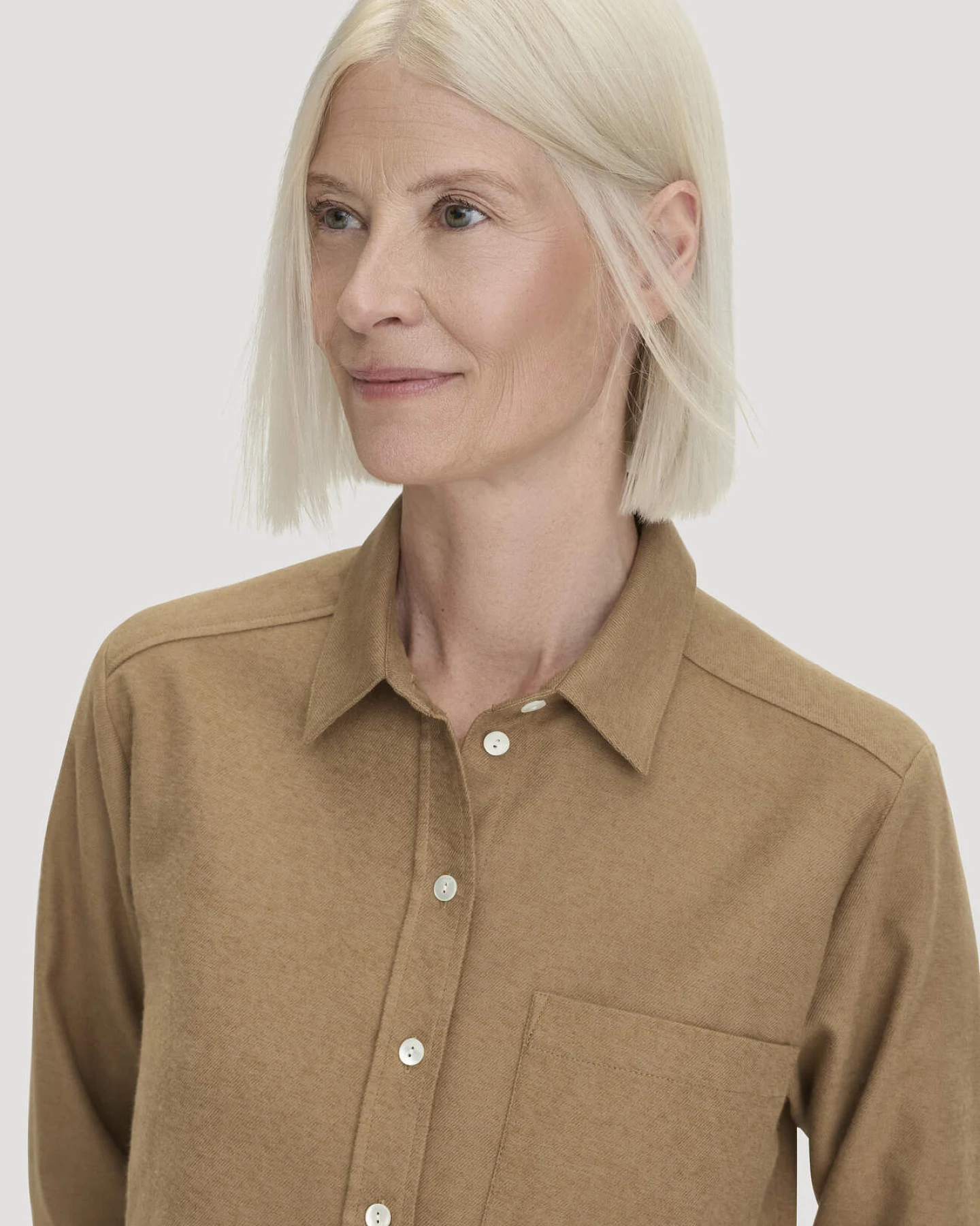 hessnatur Damen Flanell Bluse Relaxed aus Bio-Baumwolle mit TENCEL™ Lyocell - braun - Größe 34 – Ansicht 4