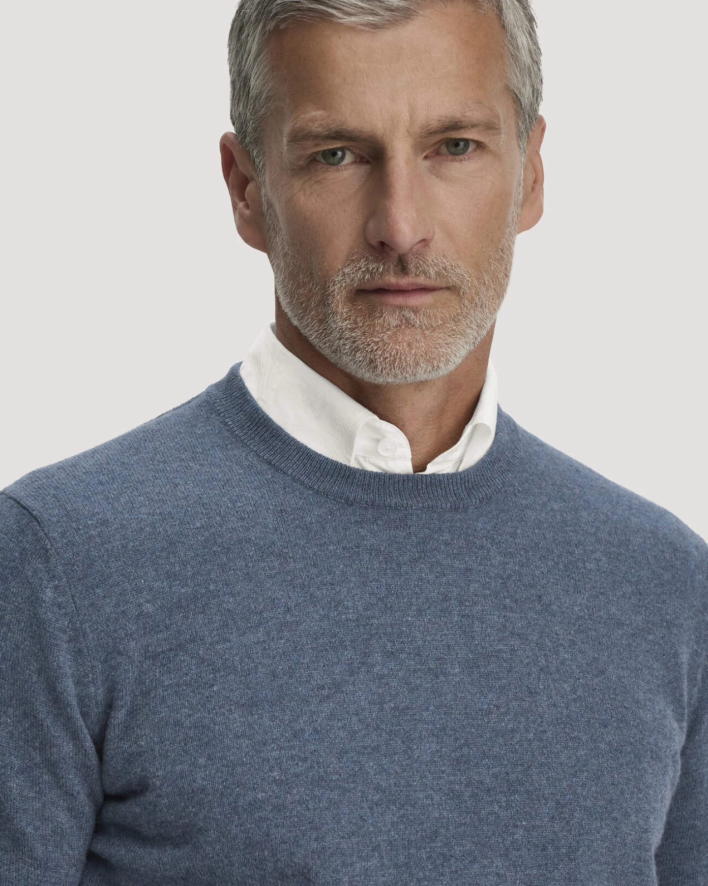 hessnatur Herren Strickpullover Regular BETTER RECYCLING mit recyceltem Cashmere - blau - Größe L – Ansicht 4