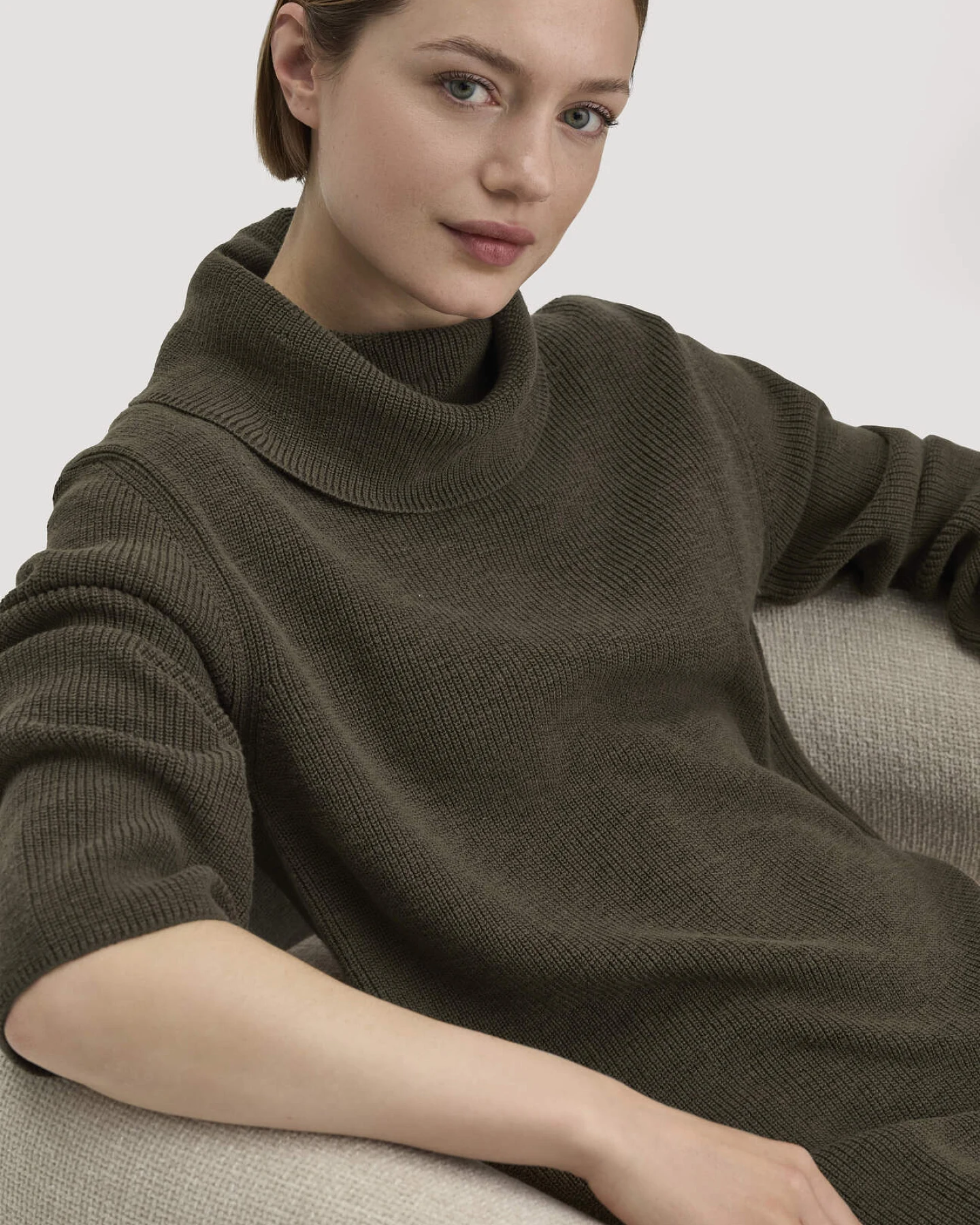 hessnatur Damen Strickkleid Relaxed aus Bio-Baumwolle - grün - Größe L – Ansicht 3