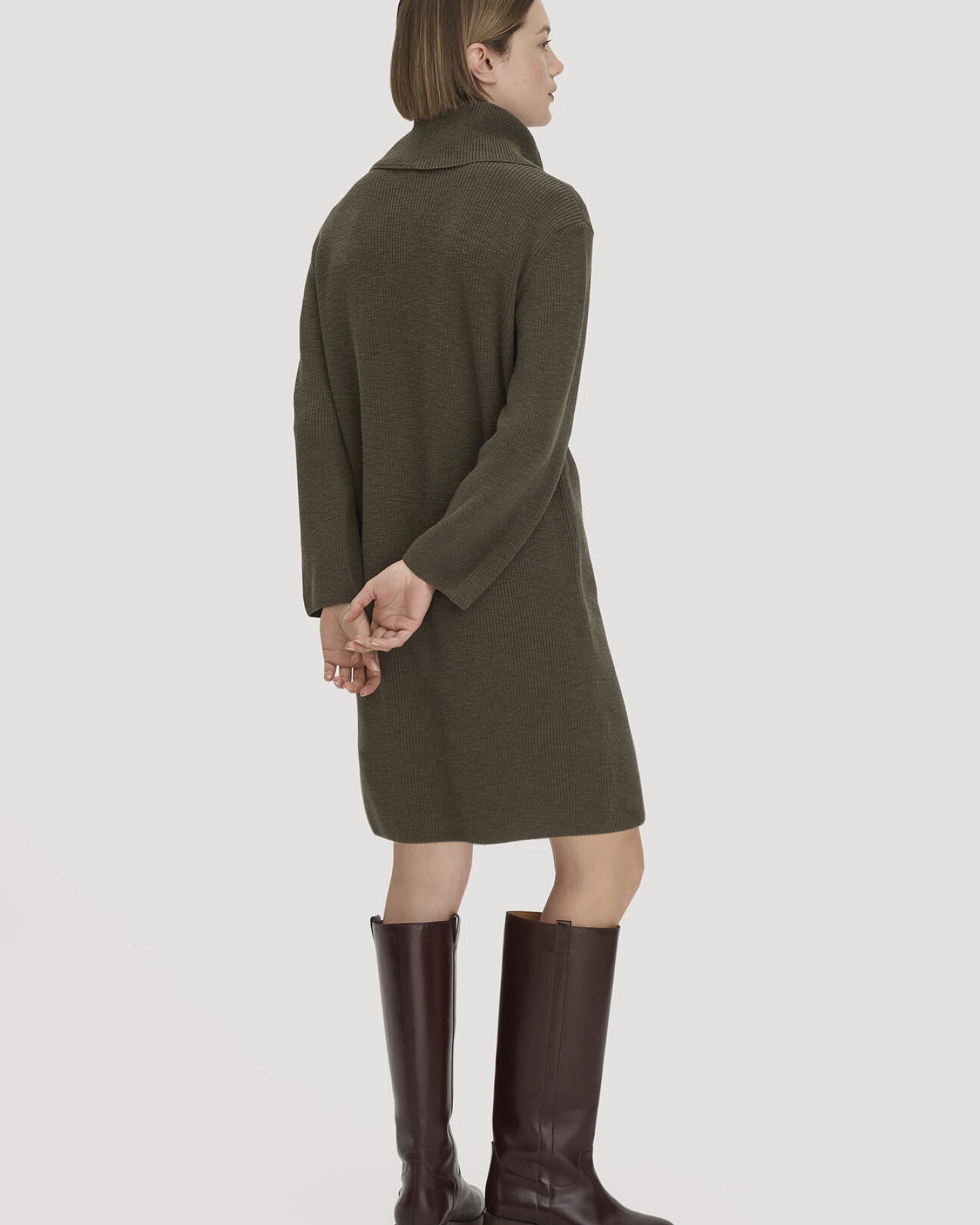 hessnatur Damen Strickkleid Relaxed aus Bio-Baumwolle - grün - Größe S – Ansicht 2