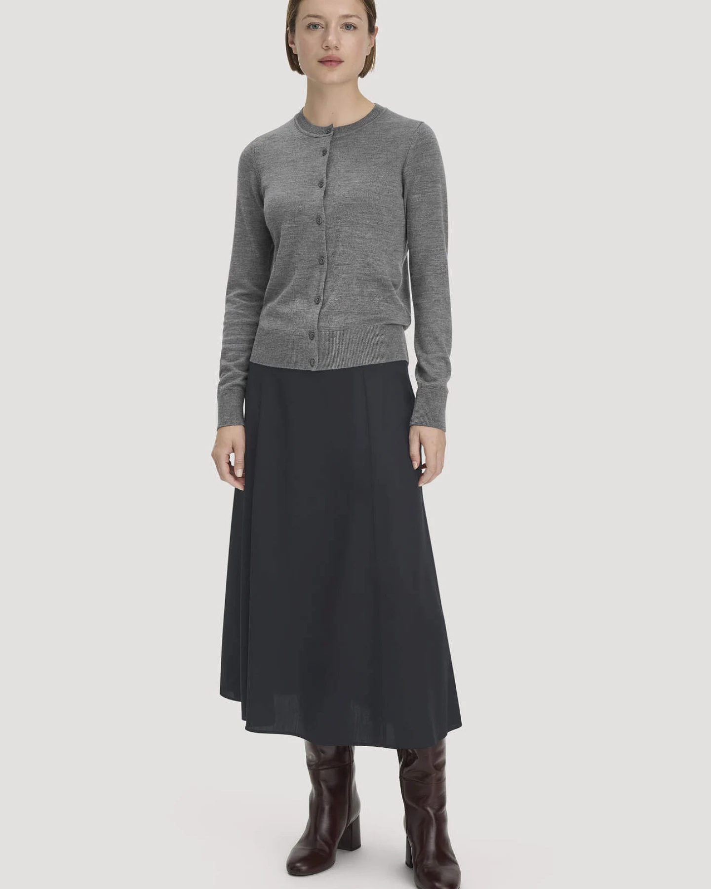 hessnatur Damen Strickjacke Regular aus Merino-Schurwolle - grau - Größe L – Ansicht 2