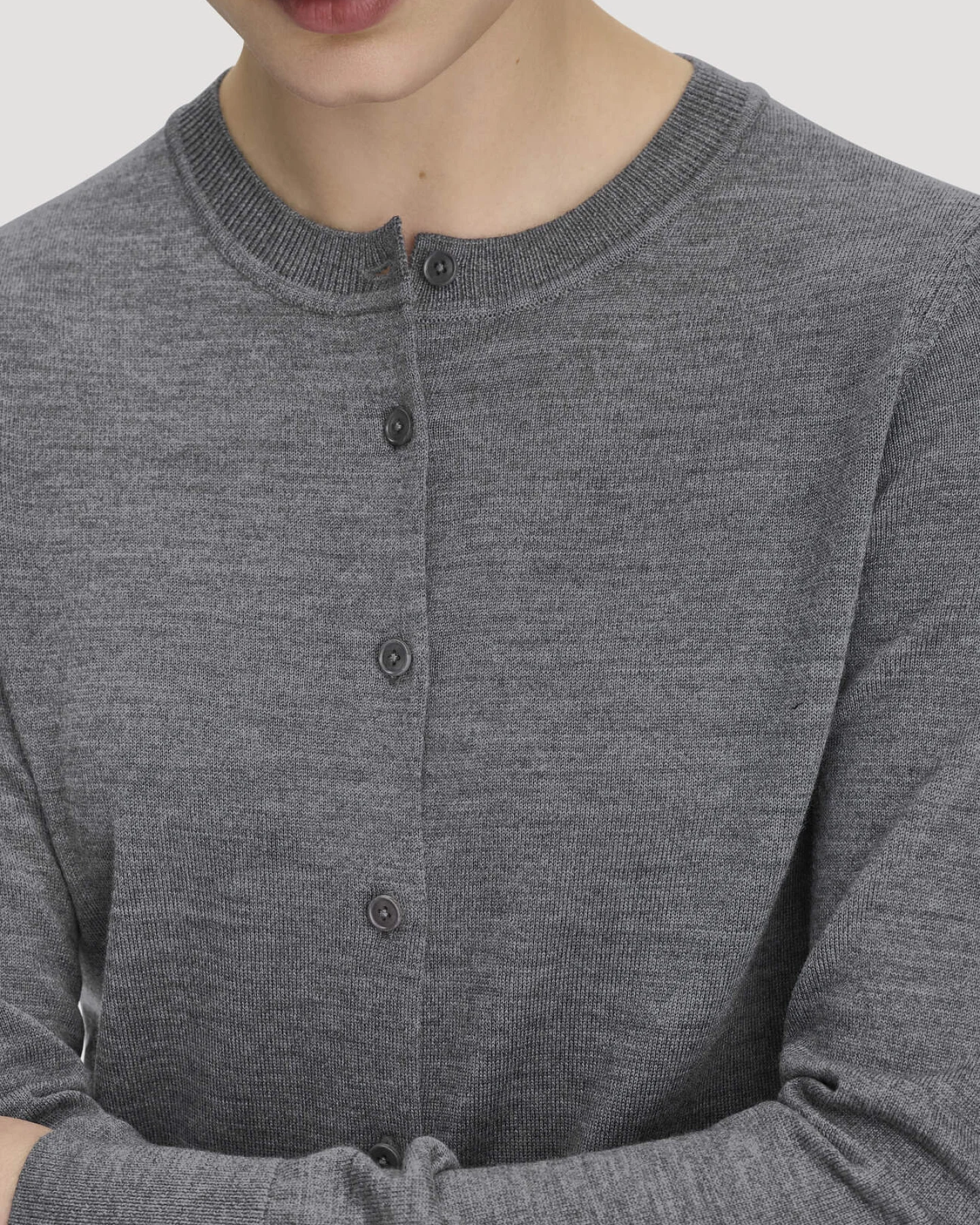 hessnatur Damen Strickjacke Regular aus Merino-Schurwolle - grau - Größe XS – Ansicht 4