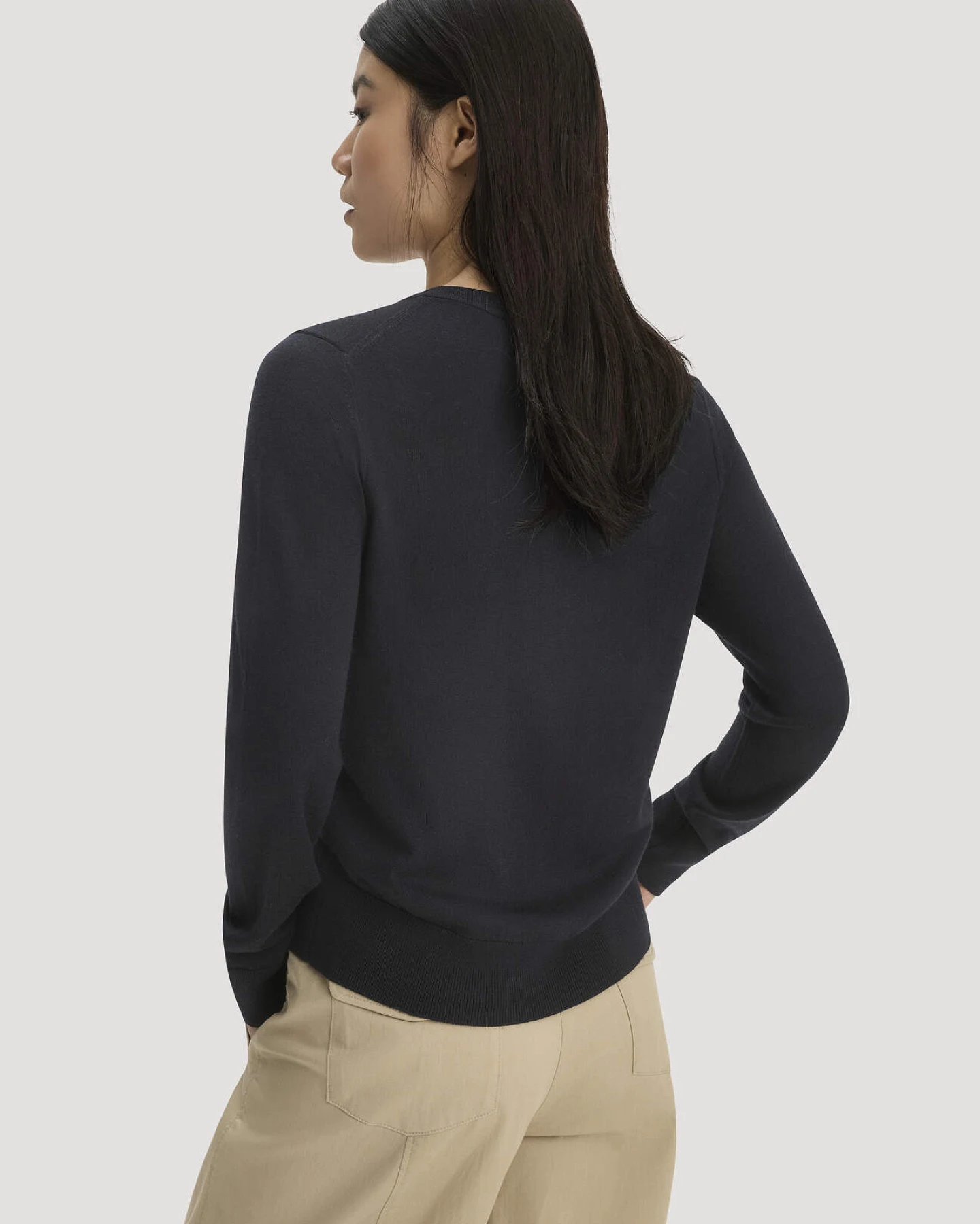 hessnatur Damen Strickjacke Regular aus Merino-Schurwolle - schwarz - Größe L – Ansicht 3
