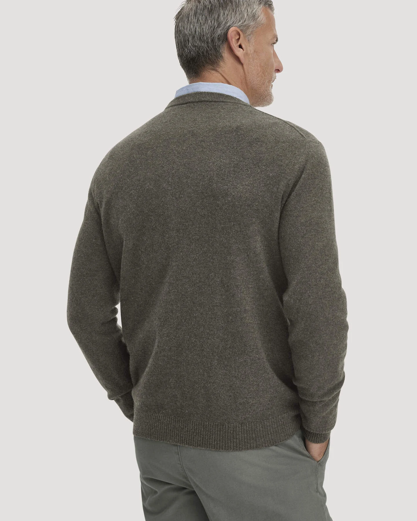 hessnatur Herren Strickpullover Regular BETTER RECYCLING mit recyceltem Cashmere - grün - Größe L – Ansicht 3