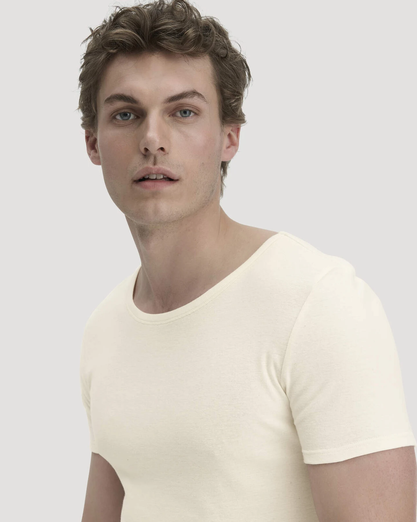 hessnatur Herren T-Shirt PURE COTTON aus Bio-Baumwolle - natur - Größe 4 = S – Ansicht 2