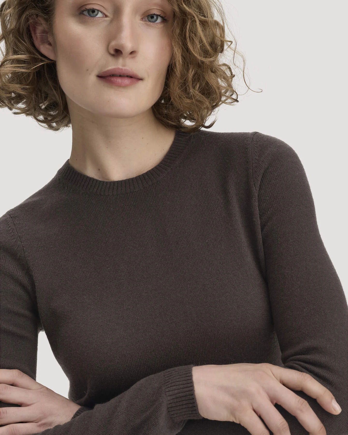 hessnatur Damen Strickkleid Regular aus Bio-Schurwolle mit Cashmere - braun - Größe L – Ansicht 3