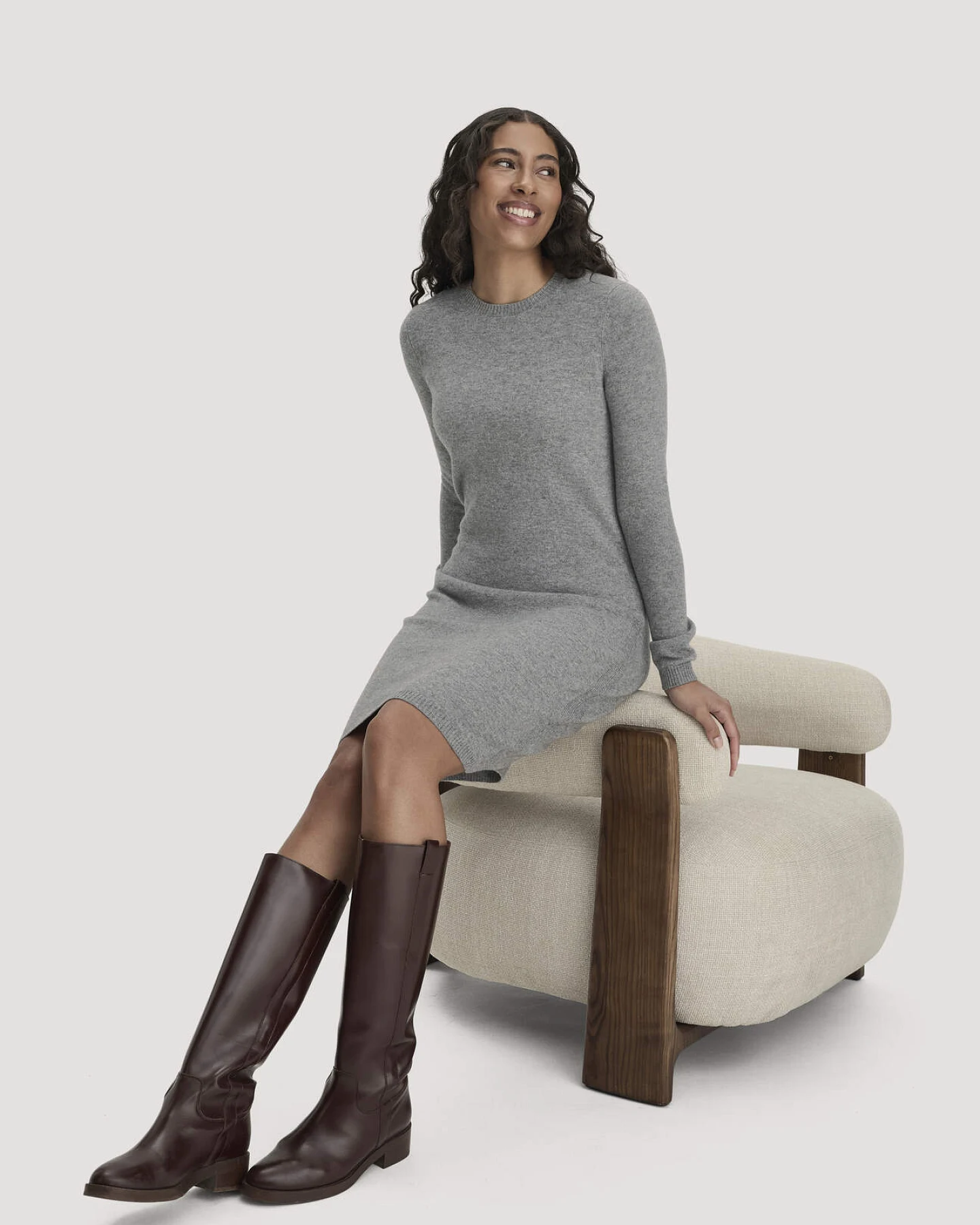 hessnatur Damen Strickkleid Regular aus Bio-Schurwolle mit Cashmere - grau - Größe M – Ansicht 4