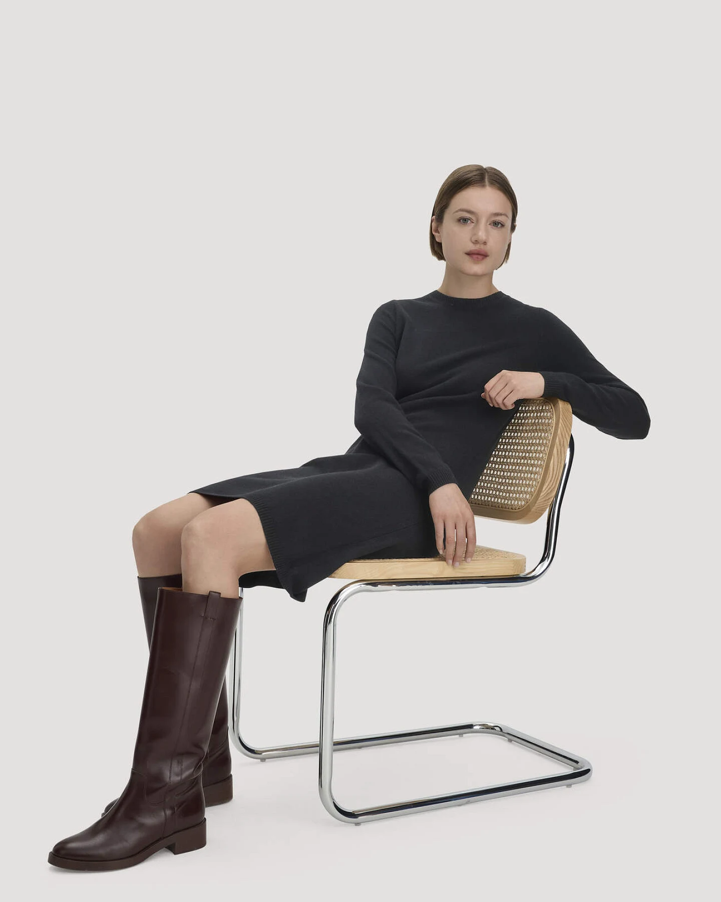 hessnatur Damen Strickkleid Regular aus Bio-Schurwolle mit Cashmere - schwarz - Größe XL – Ansicht 4