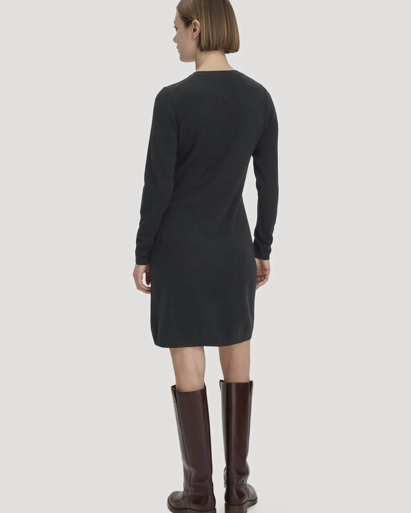 hessnatur Damen Strickkleid Regular aus Bio-Schurwolle mit Cashmere - schwarz - Größe XS – Ansicht 2