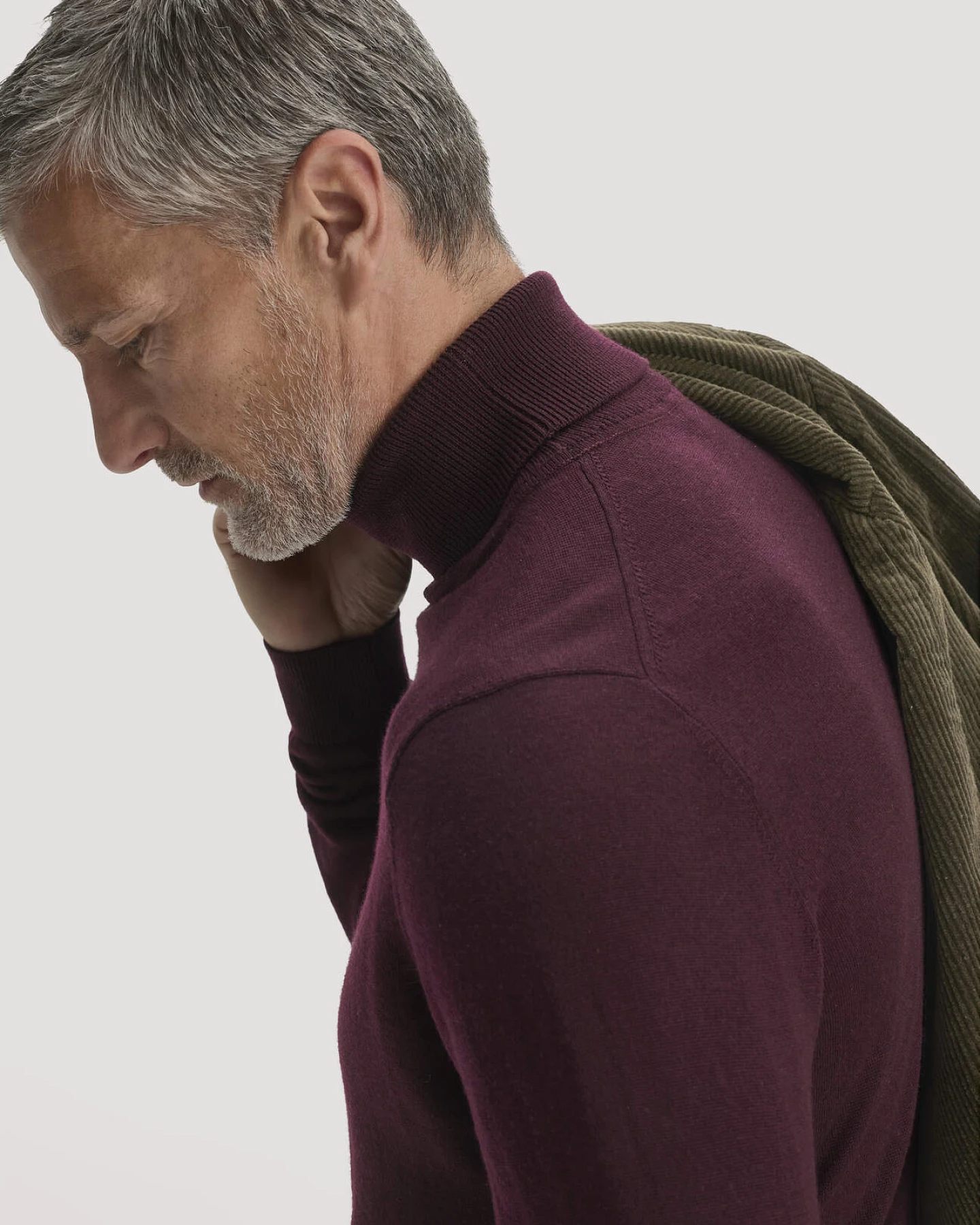 hessnatur Herren Rollkragenpullover Regular aus Bio-Merinowolle - braun - Größe S – Ansicht 4