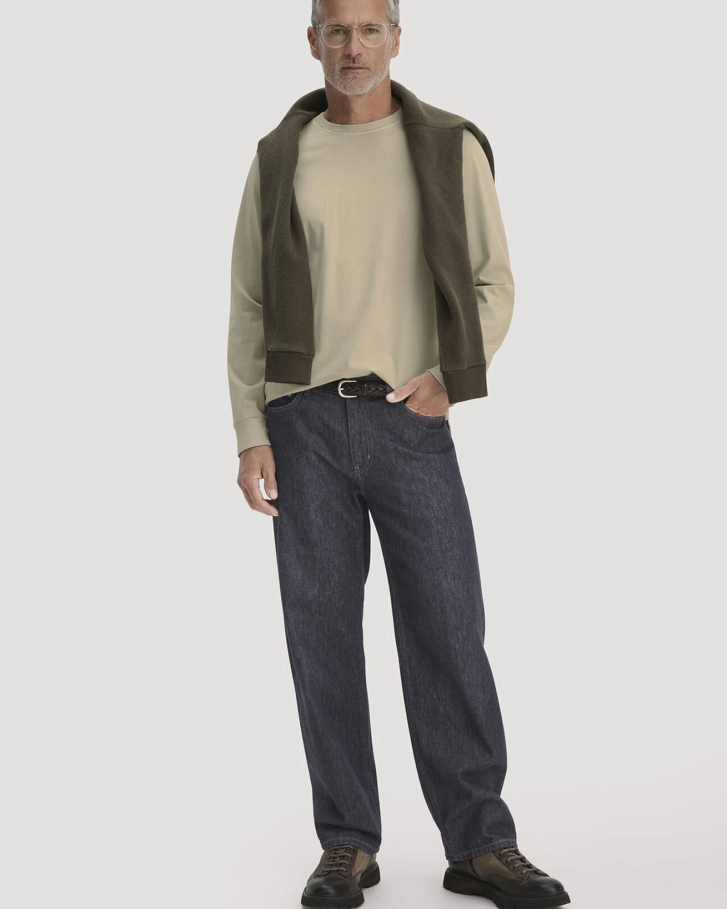 hessnatur Herren Heavy Jersey Longsleeve Relaxed aus Bio-Baumwolle - beige - Größe 46 – Ansicht 2