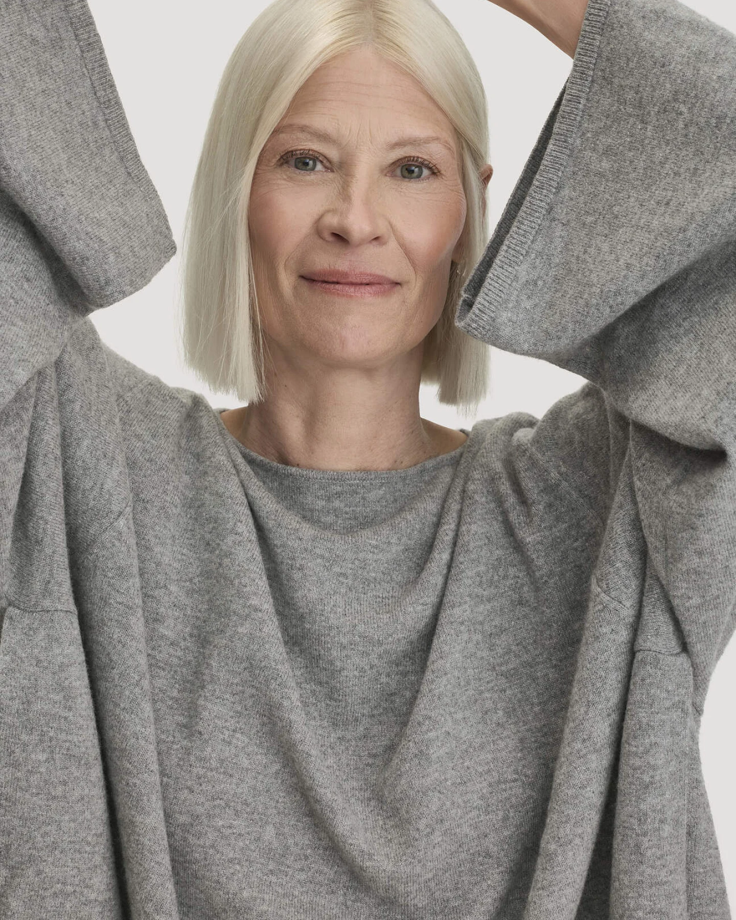 hessnatur Damen Strick Pullover Oversize aus Bio-Merinowolle mit Cashmere - grau - Größe onesize – Ansicht 4