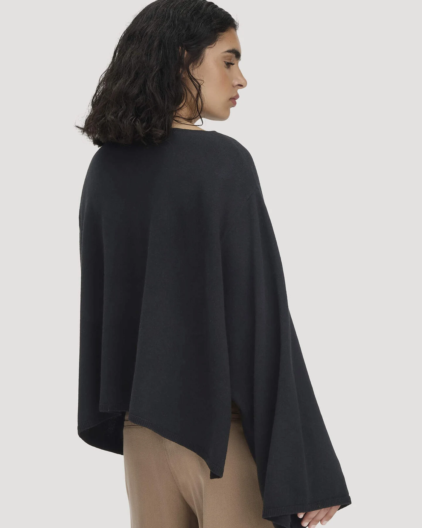 hessnatur Damen Strick Pullover Oversize aus Bio-Merinowolle mit Cashmere - schwarz - Größe onesize – Ansicht 3