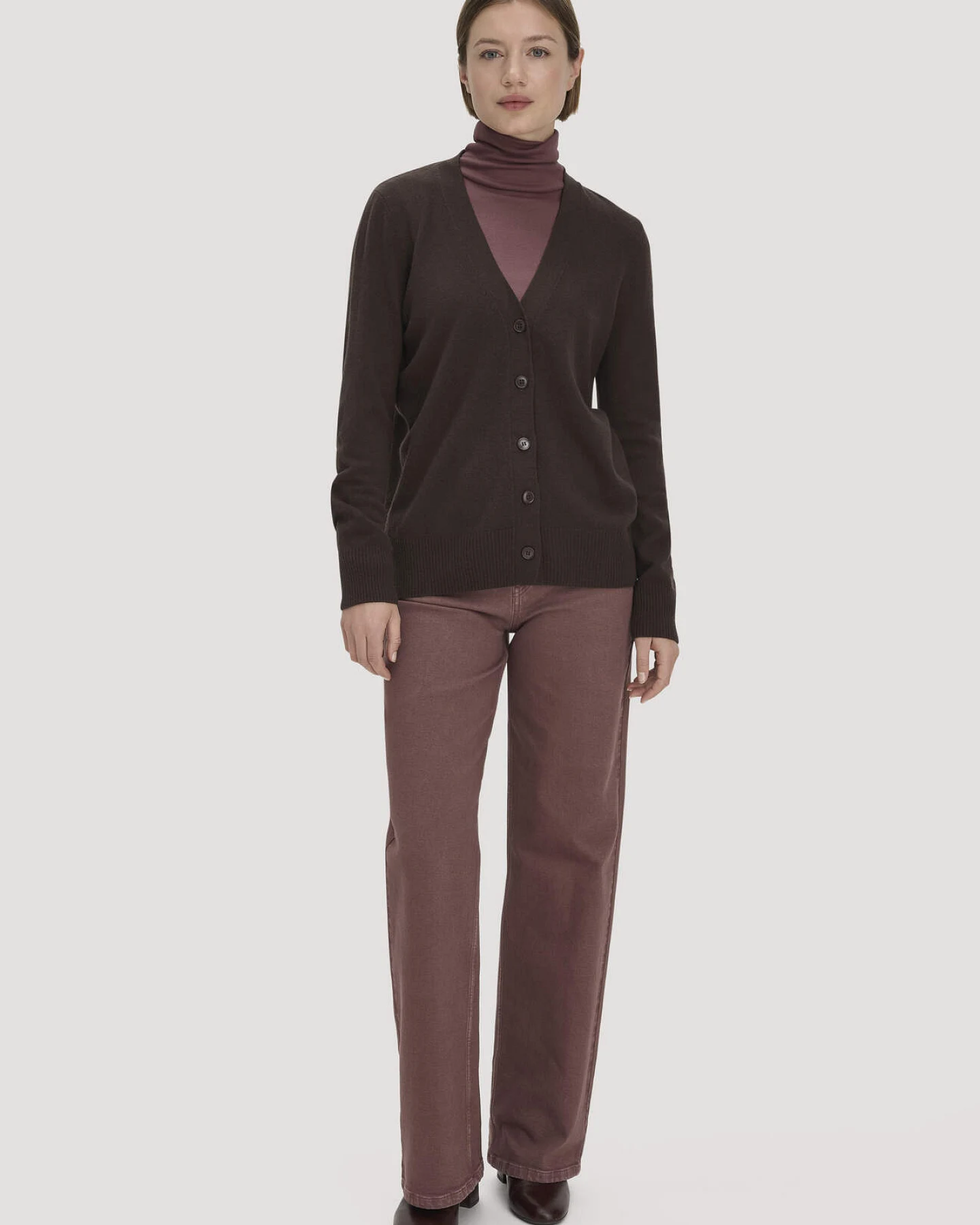 hessnatur Damen Strickjacke Relaxed aus Bio-Schurwolle mit Cashmere - braun - Größe L – Ansicht 2