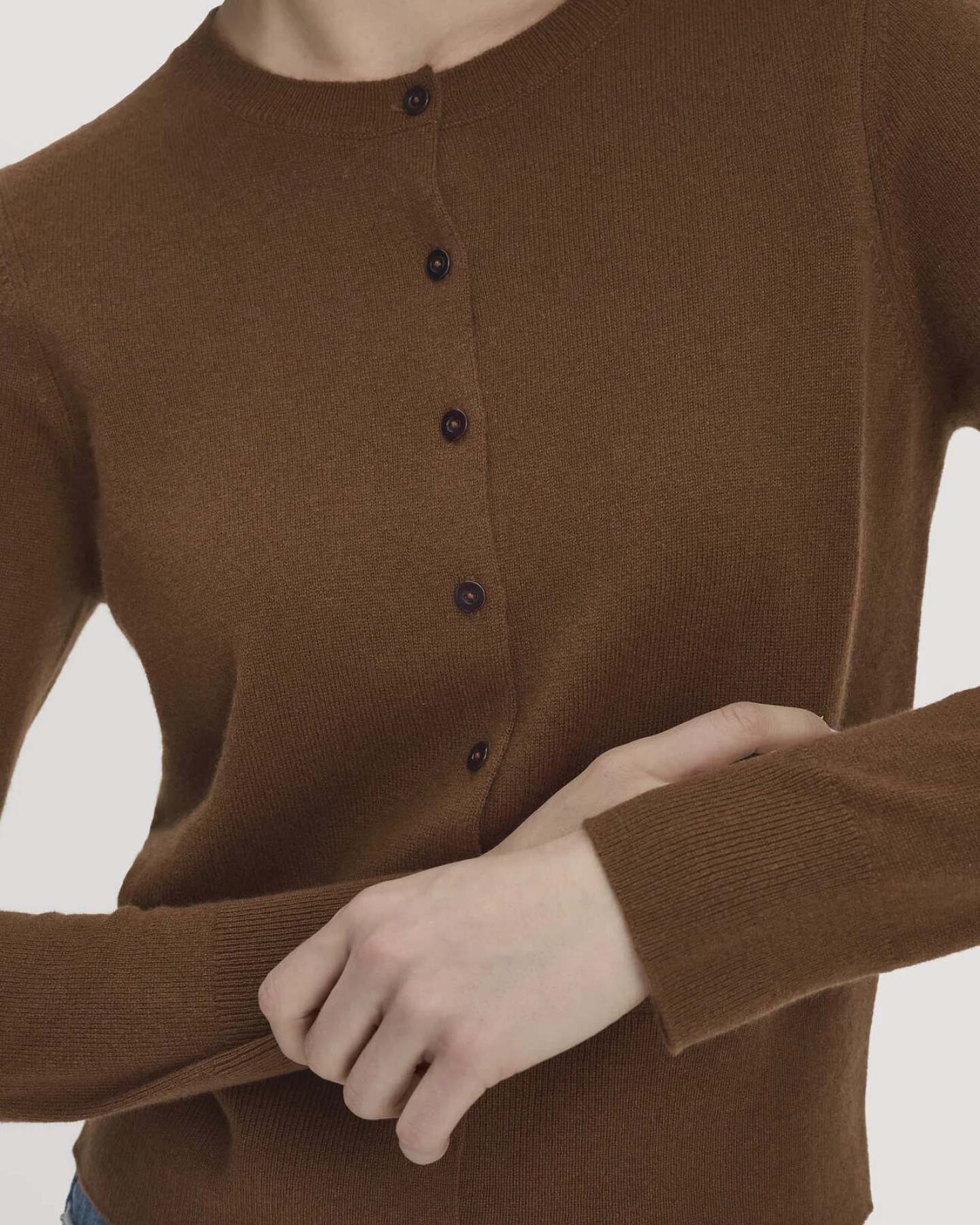 hessnatur Damen Strick Jacke Regular BETTER RECYCLING aus Cashmere - braun - Größe L – Ansicht 4