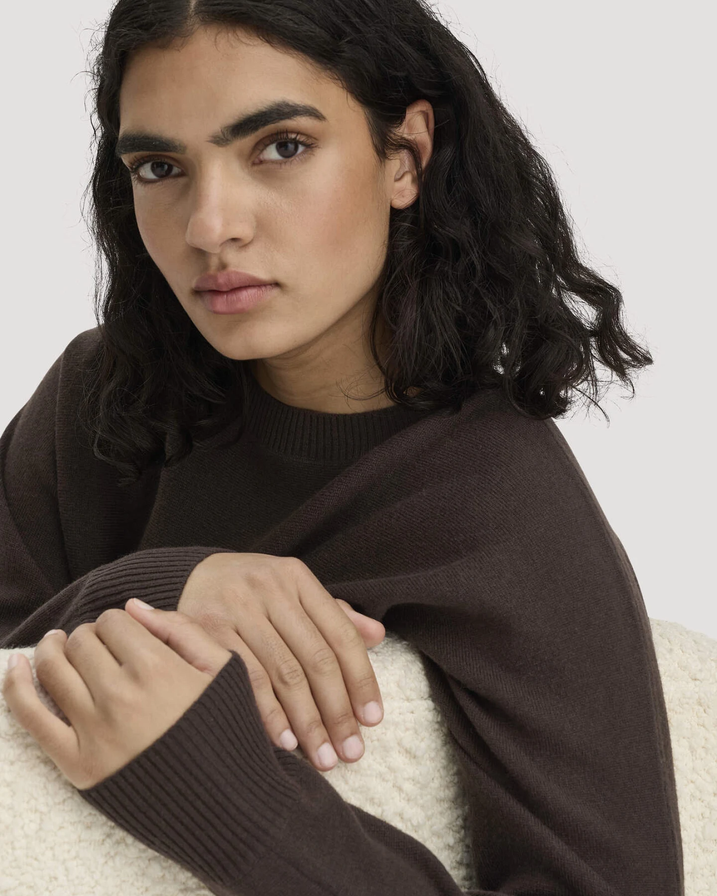 hessnatur Damen Pullover Relaxed aus Bio-Schurwolle mit Cashmere - braun - Größe XL – Ansicht 4