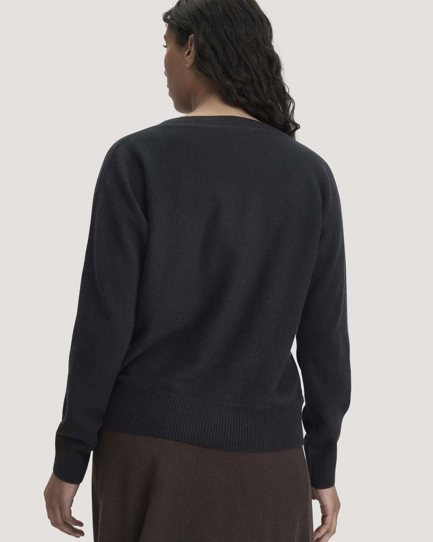 hessnatur Damen Pullover Relaxed aus Bio-Schurwolle mit Cashmere - schwarz - Größe XL – Ansicht 3