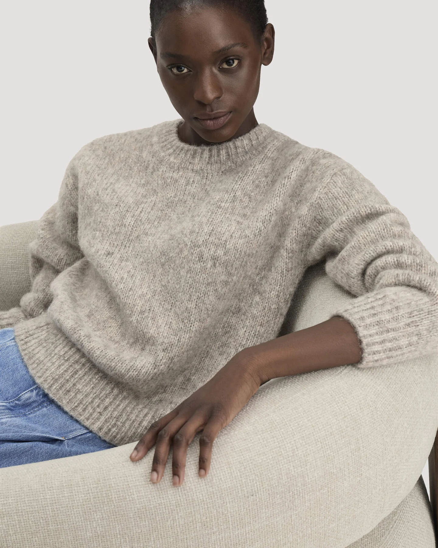 hessnatur Damen Pullover Relaxed aus Alpaka mit Bio-Baumwolle - grau - Größe M – Ansicht 4