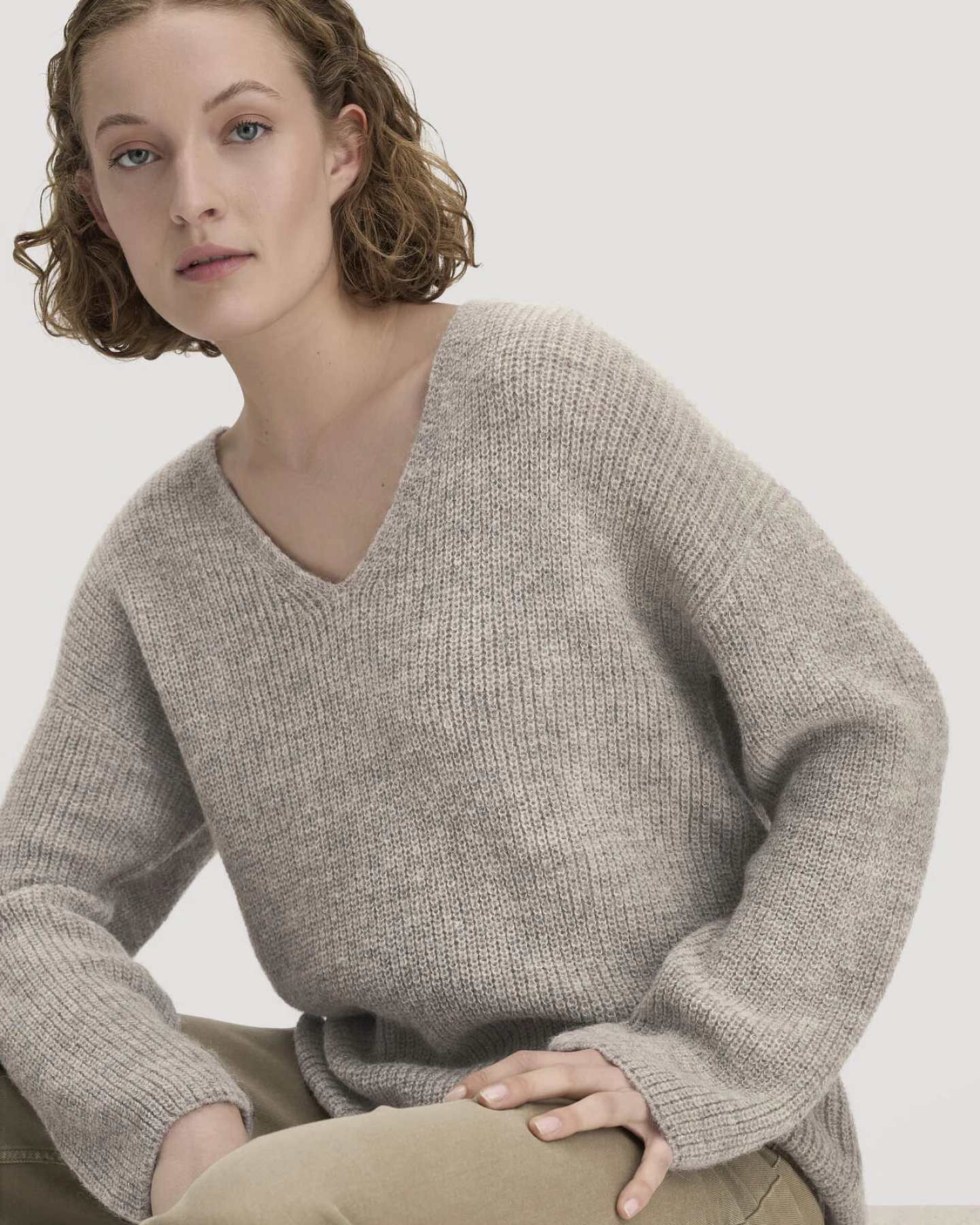 hessnatur Damen Strick Pullover Relaxed aus Alpaka - grau - Größe M – Ansicht 4
