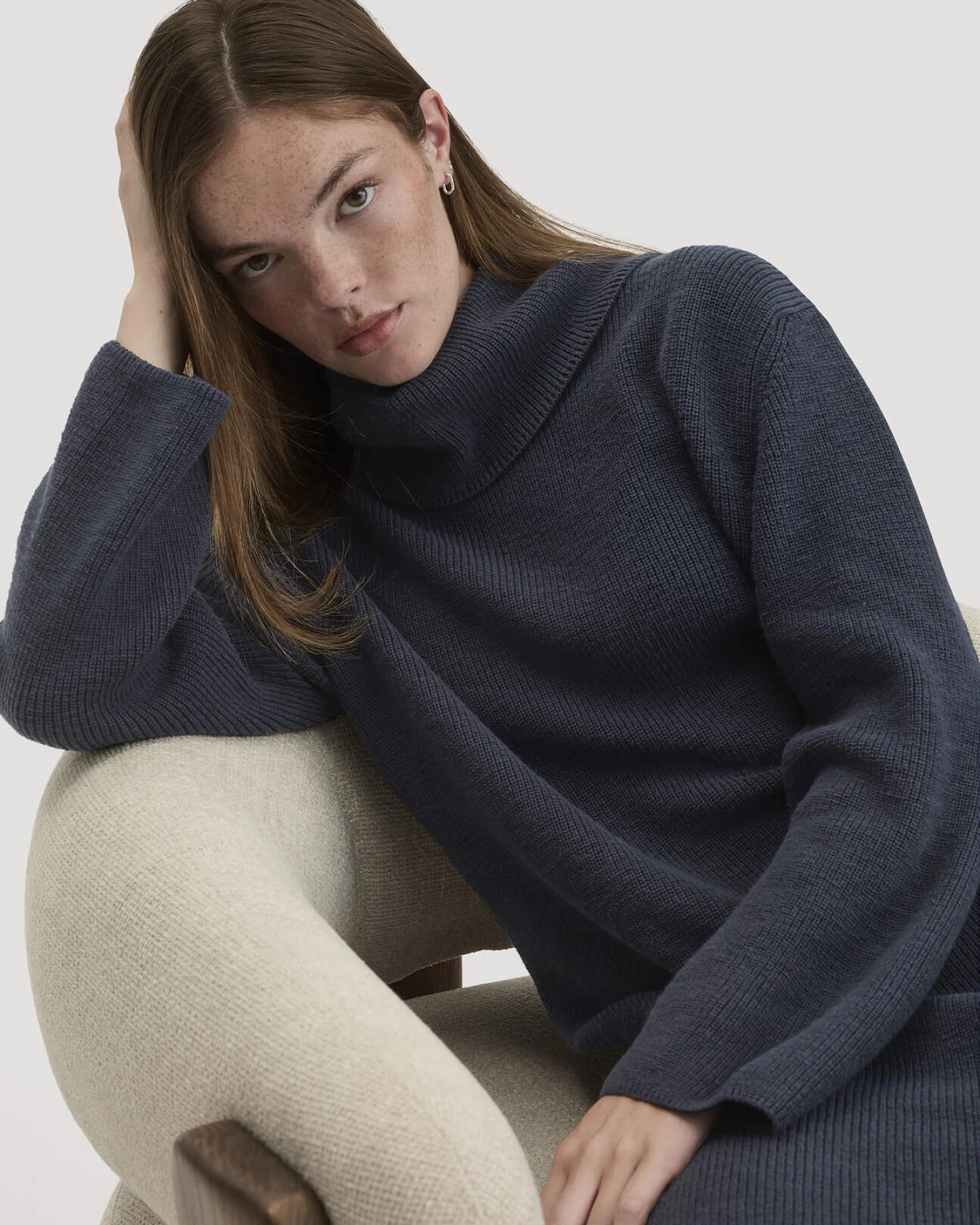 hessnatur Damen Strickkleid Relaxed aus Bio-Baumwolle - blau - Größe S – Ansicht 3