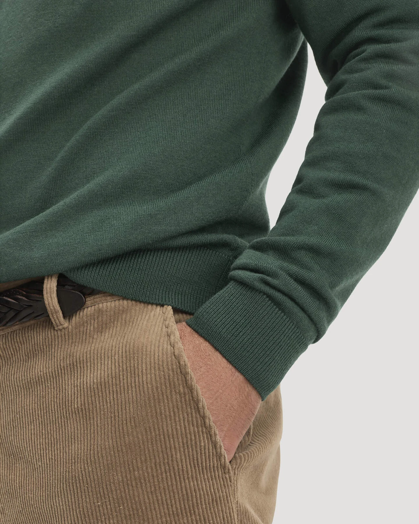 hessnatur Herren Pullover Regular aus Bio-Merinowolle - grün - Größe XL – Ansicht 4