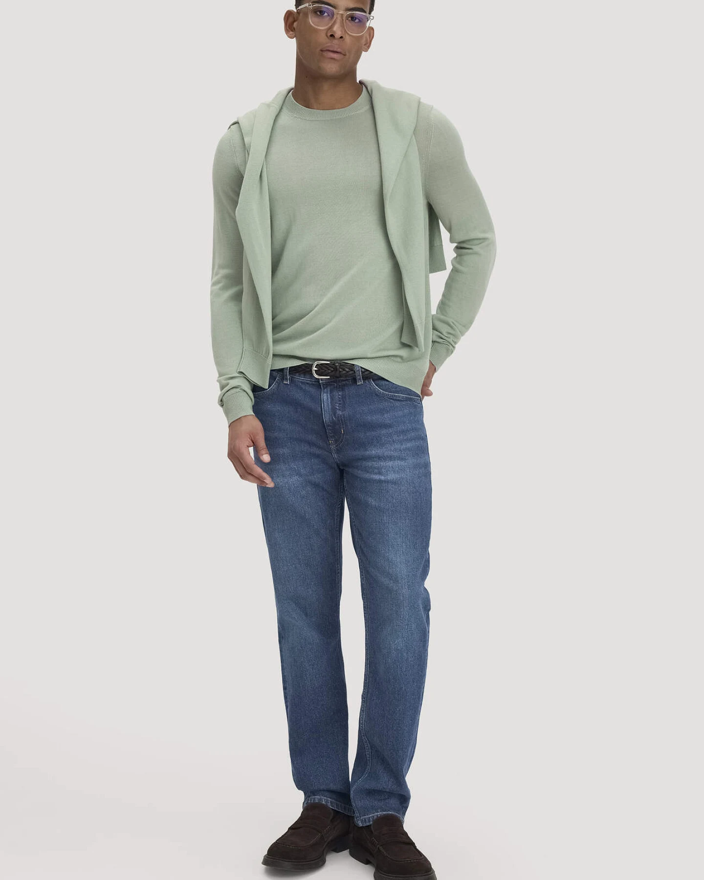 hessnatur Herren Pullover Regular aus Bio-Merinowolle - grün - Größe M – Ansicht 2