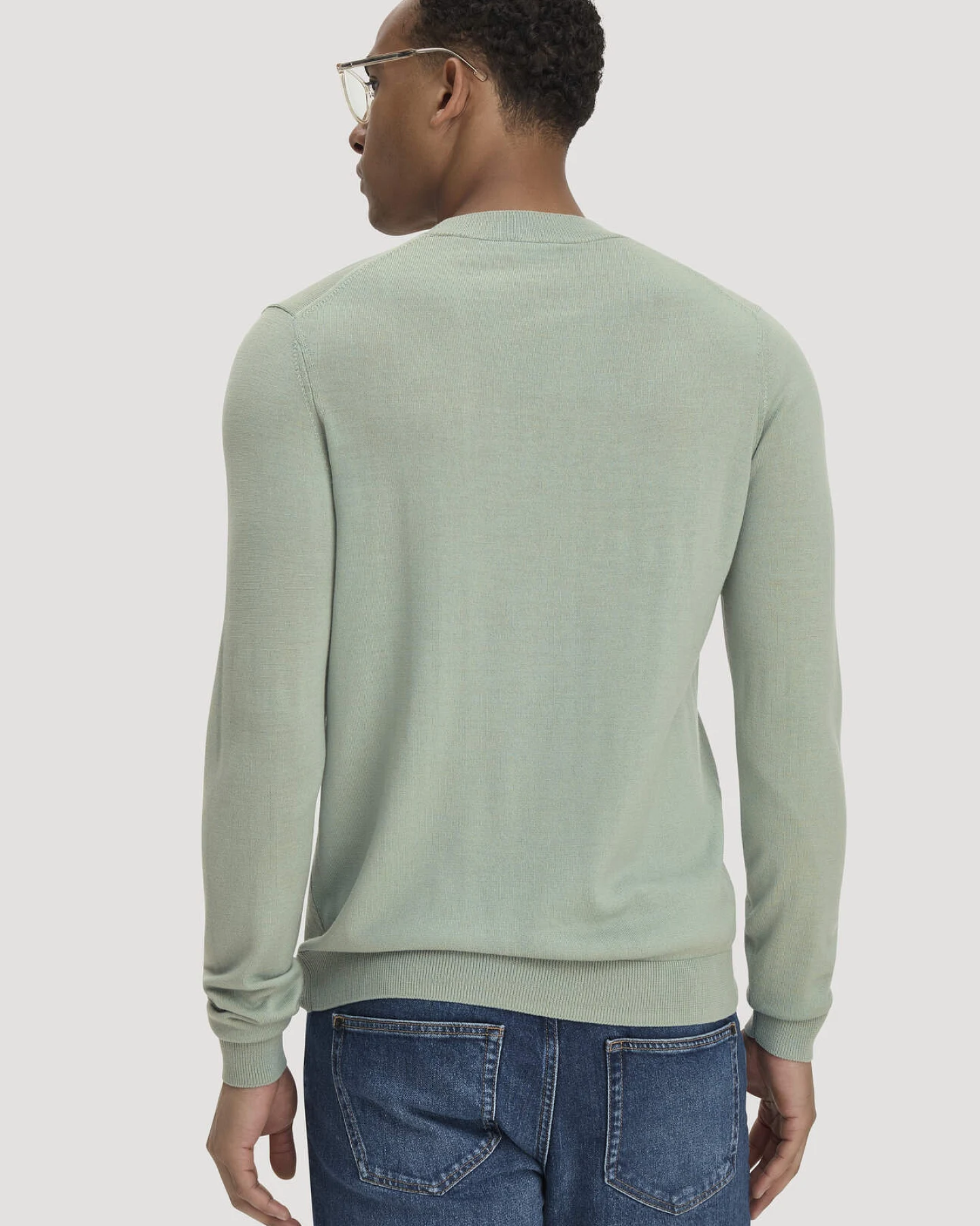 hessnatur Herren Pullover Regular aus Bio-Merinowolle - grün - Größe M – Ansicht 3