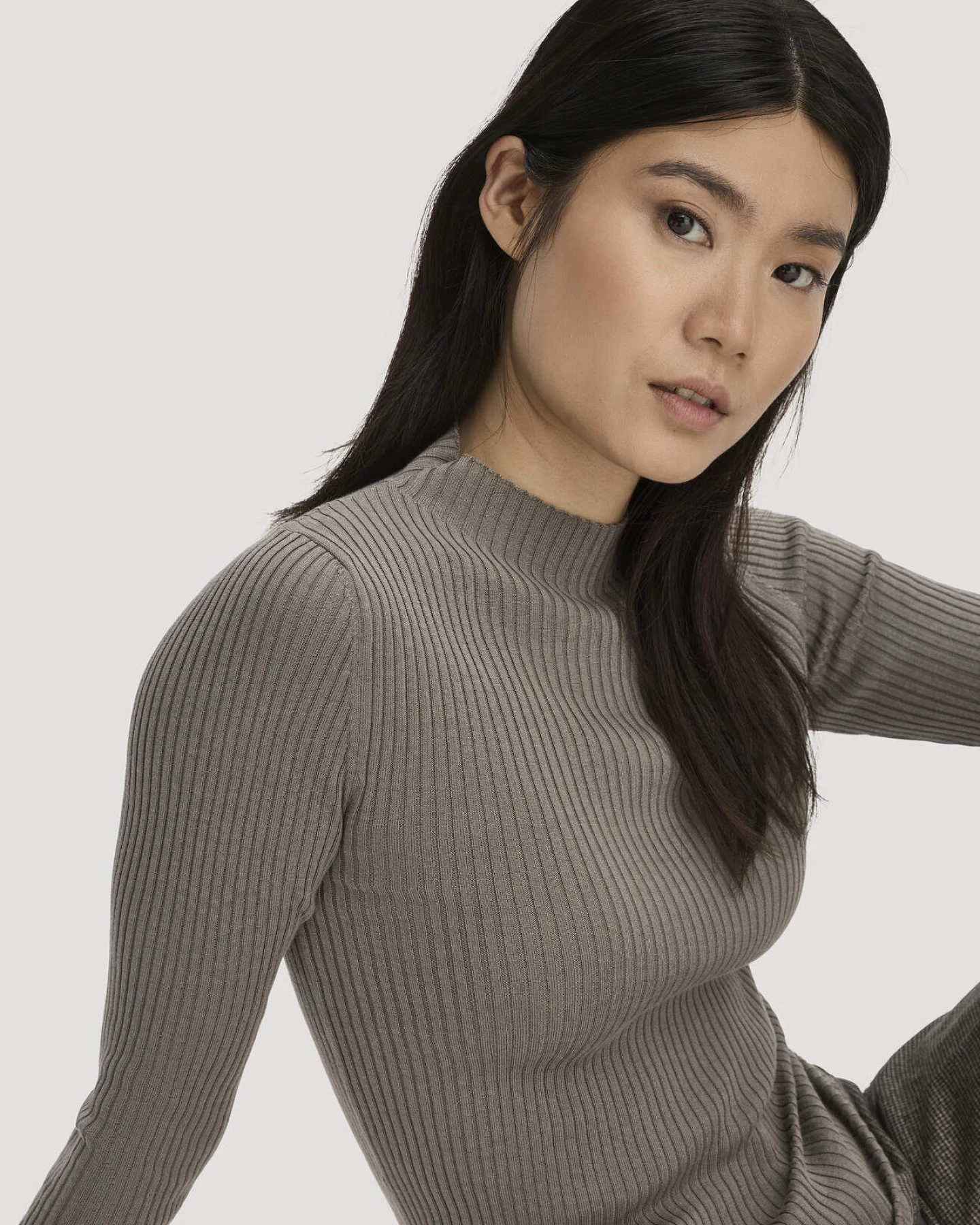 hessnatur Damen Strick Pullover Fitted aus TENCEL™ Lyocell mit Bio-Baumwolle - grün - Größe XL – Ansicht 4