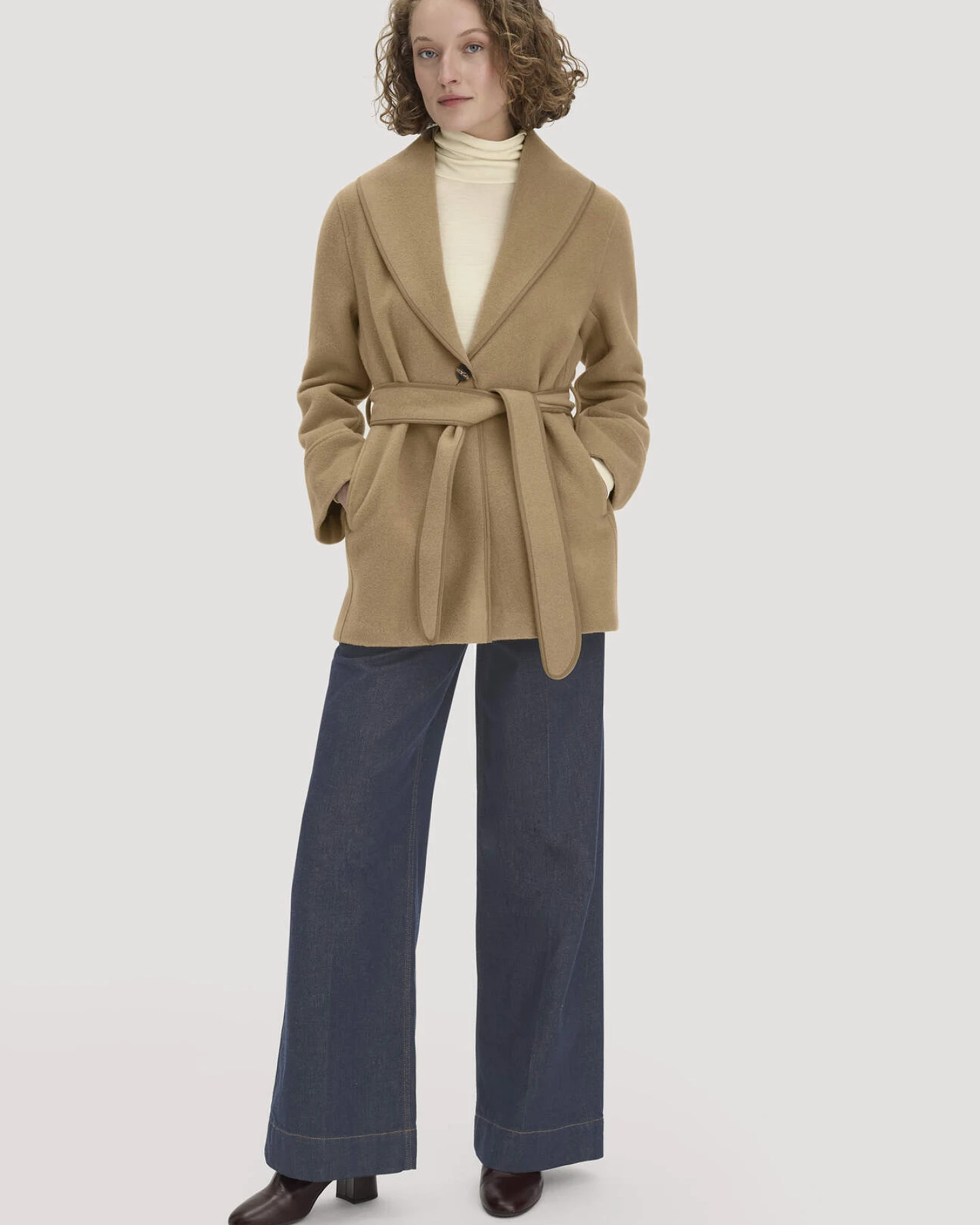 hessnatur Damen Wolljacke Relaxed aus 100% recycelter Wolle - braun - Größe 40 – Ansicht 2