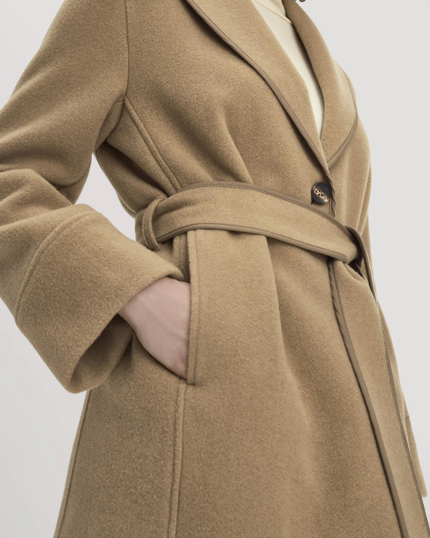 hessnatur Damen Wolljacke Relaxed aus 100% recycelter Wolle - braun - Größe 40 – Ansicht 4