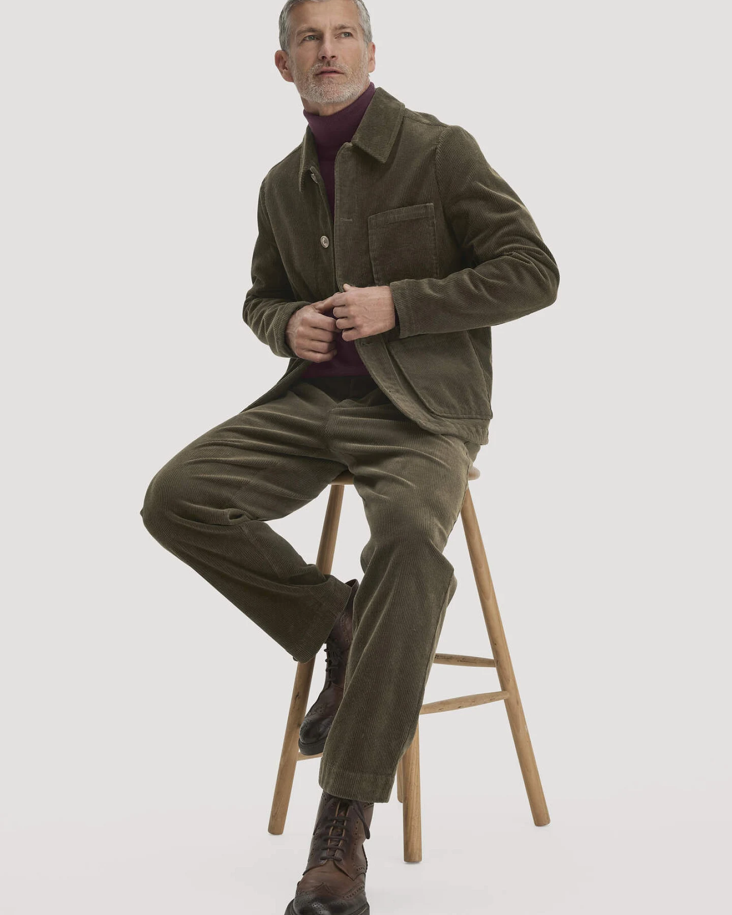 hessnatur Herren Cordhose RONNEL Relaxed aus Bio-Baumwolle - grün - Größe 38/32 – Ansicht 4