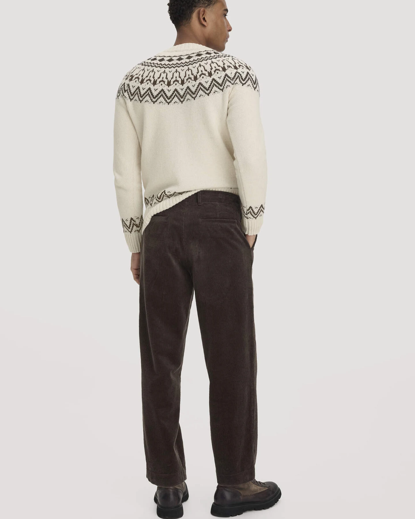 hessnatur Herren Cordhose RONNEL Relaxed aus Bio-Baumwolle - braun - Größe 31/32 – Ansicht 2