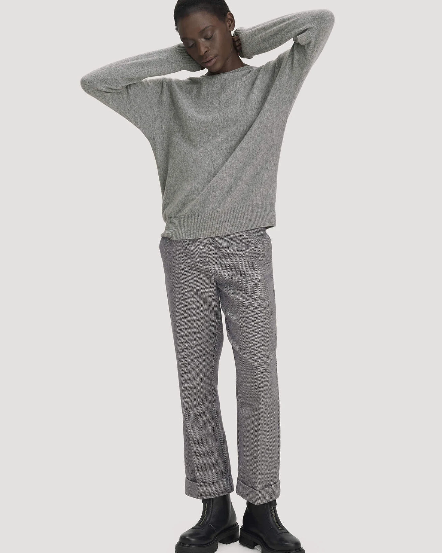 hessnatur Damen Pullover Relaxed aus Bio-Schurwolle mit Cashmere - grau - Größe M – Ansicht 2