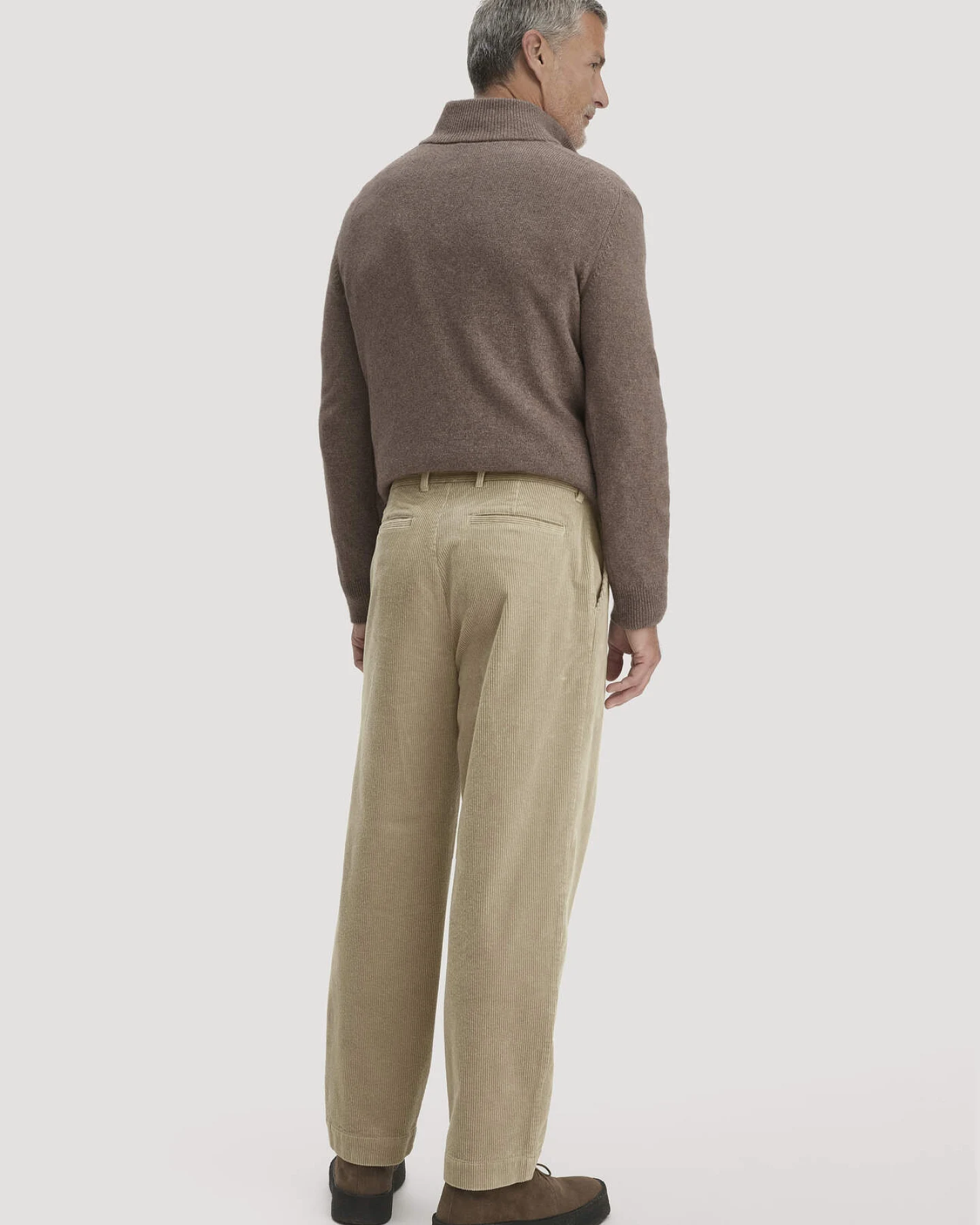 hessnatur Herren Cordhose RONNEL Relaxed aus Bio-Baumwolle - beige - Größe 38/34 – Ansicht 2