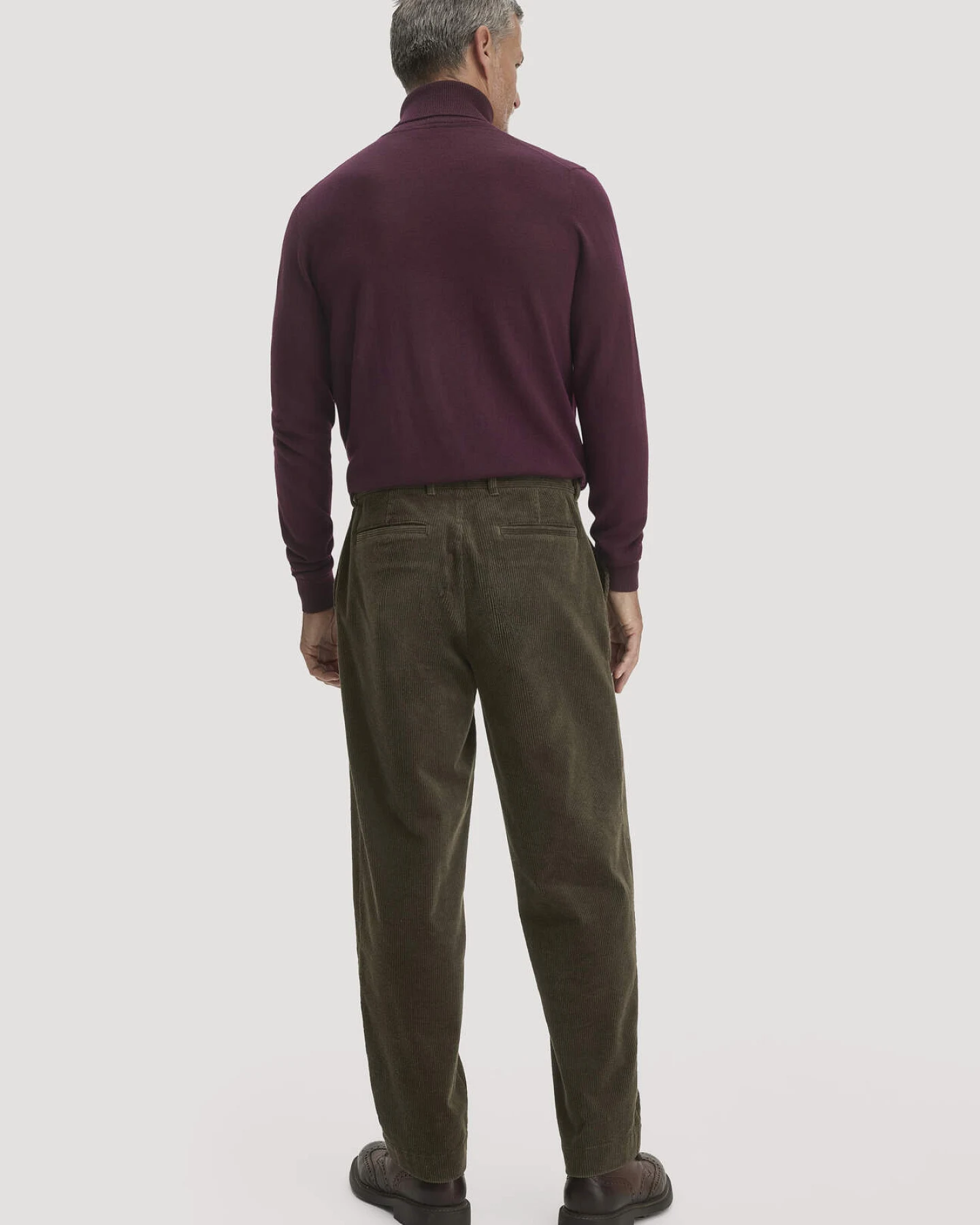 hessnatur Herren Cordhose RONNEL Relaxed aus Bio-Baumwolle - grün - Größe 38/34 – Ansicht 2