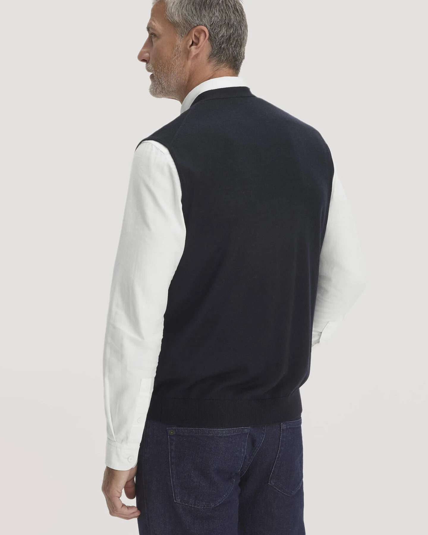 hessnatur Herren Strickweste Regular aus Bio-Merinowolle - blau - Größe L – Ansicht 3