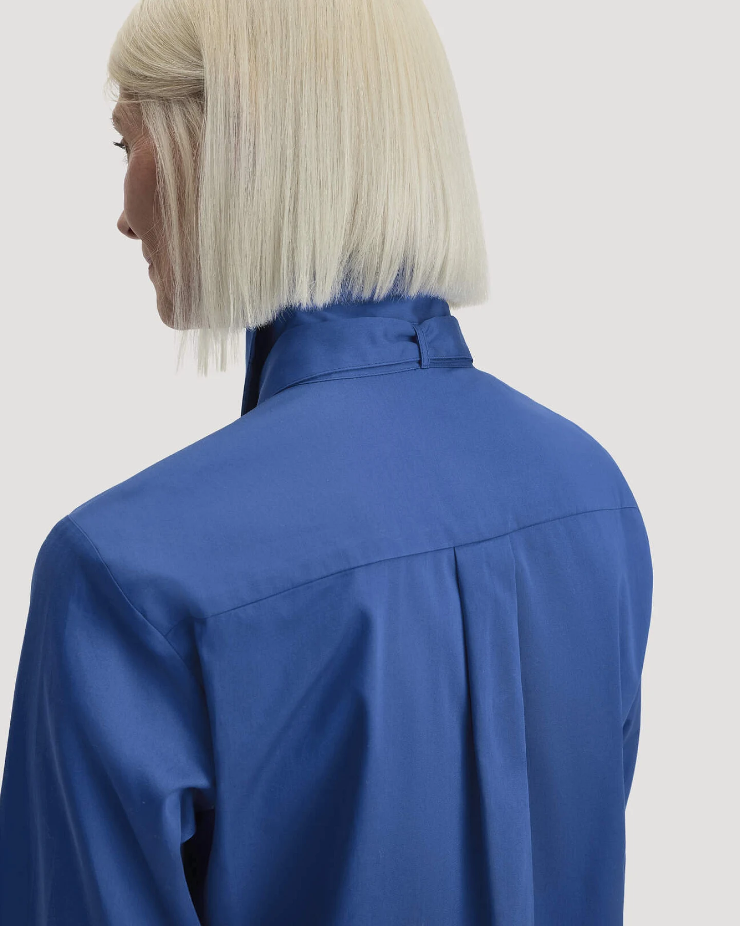 hessnatur Damen Bluse Relaxed aus Bio-Baumwolle - blau - Größe 48 – Ansicht 4