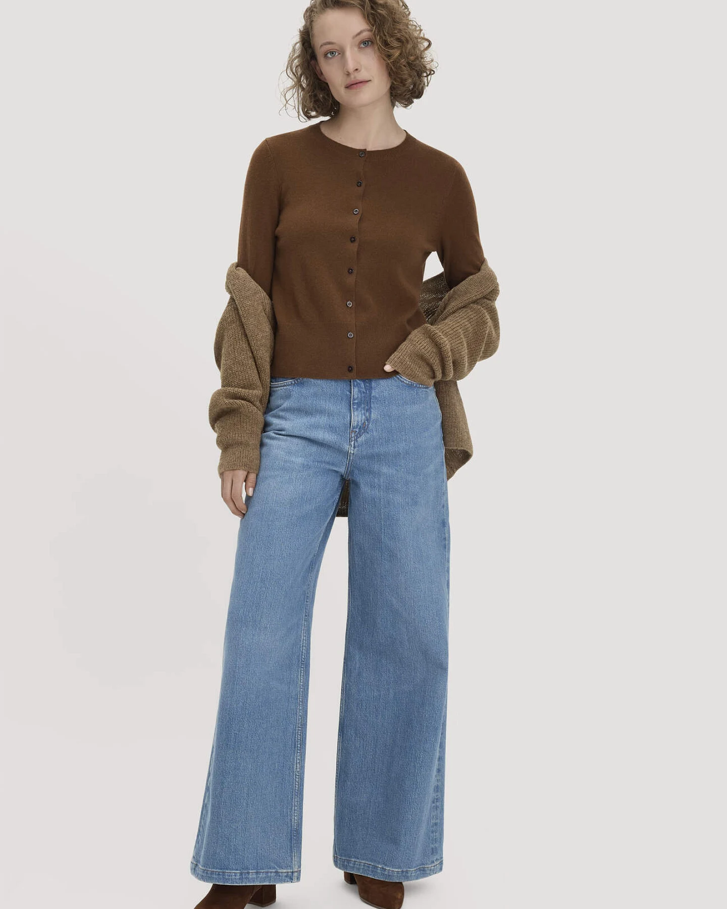 hessnatur Damen Strick Jacke Regular BETTER RECYCLING aus Cashmere - braun - Größe XL – Ansicht 2