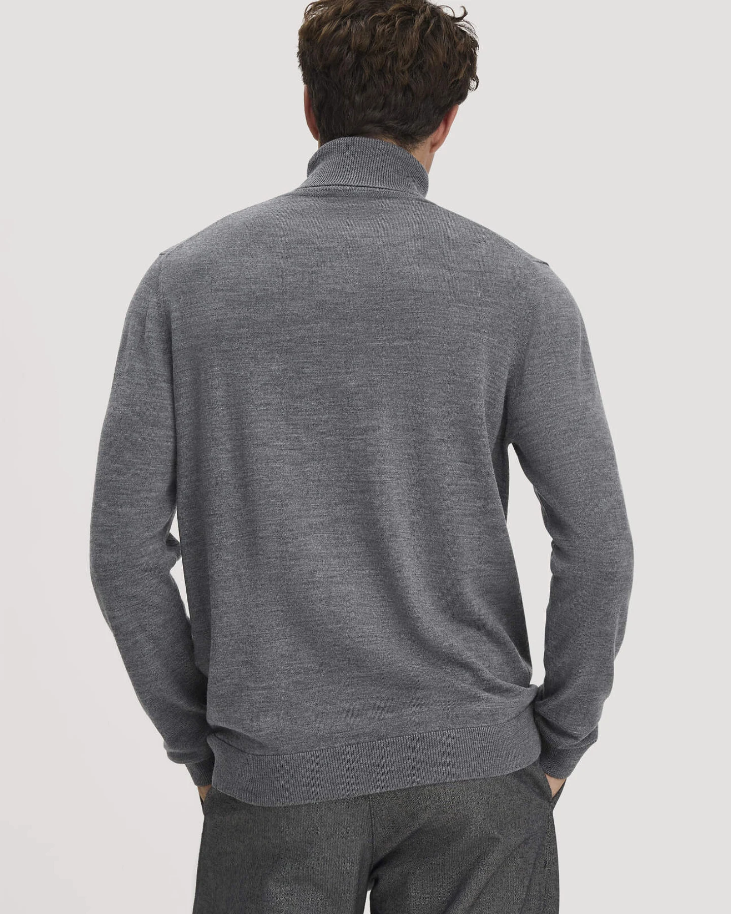 hessnatur Herren Rollkragenpullover Regular aus Bio-Merinowolle - grau - Größe L – Ansicht 3
