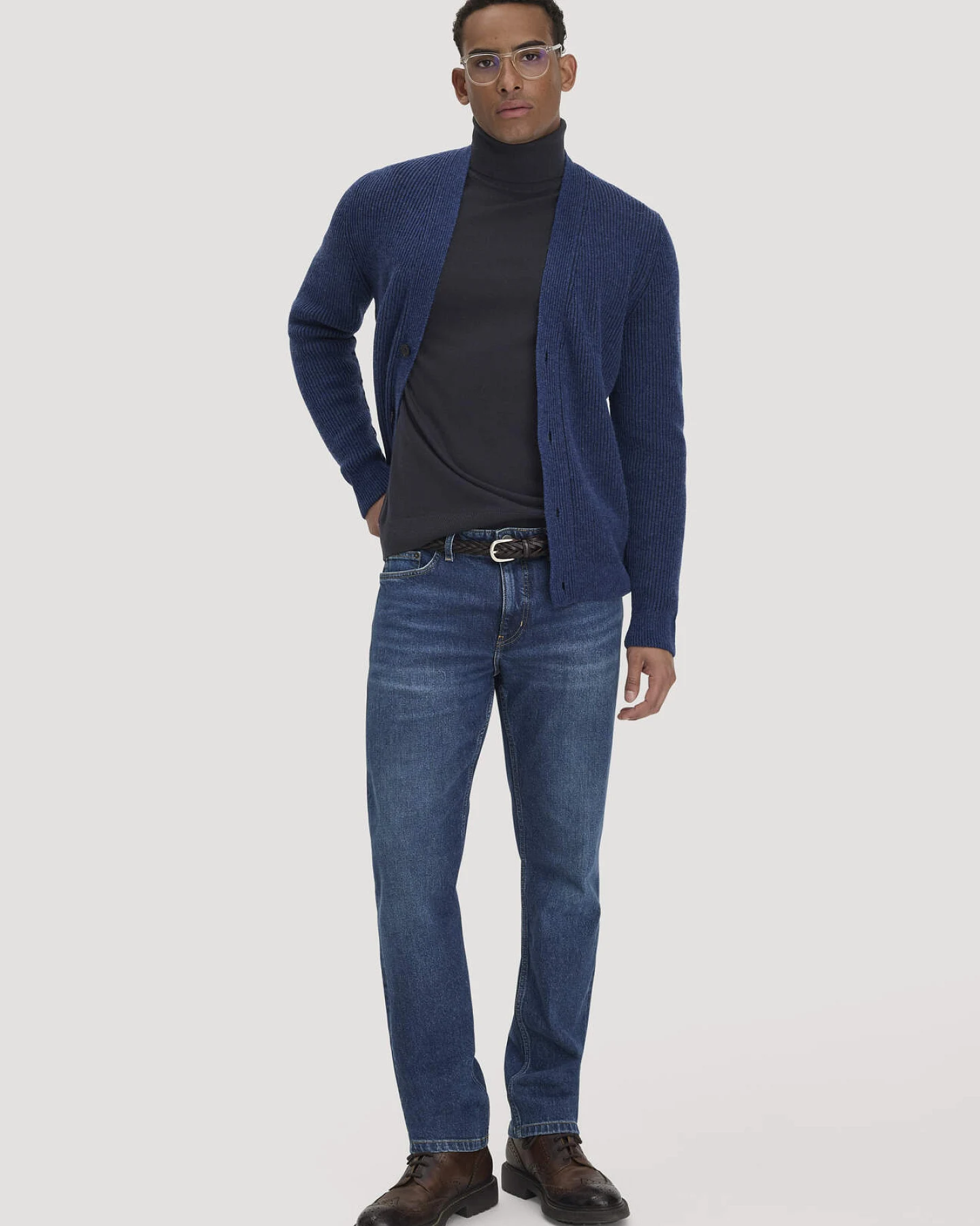 hessnatur Herren Rollkragenpullover Regular aus Bio-Merinowolle - blau - Größe S – Ansicht 2