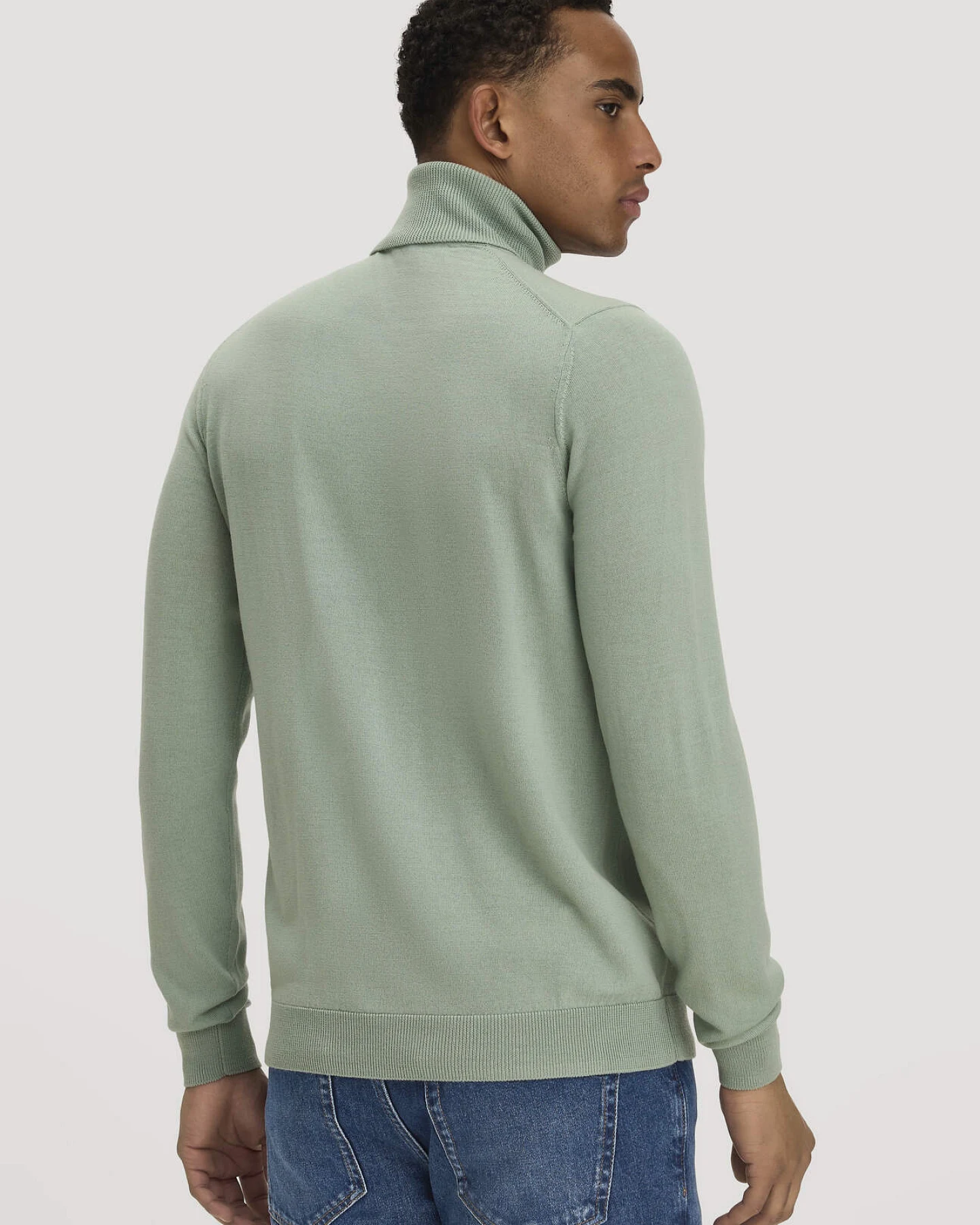 hessnatur Herren Rollkragenpullover Regular aus Bio-Merinowolle - grün - Größe S – Ansicht 3