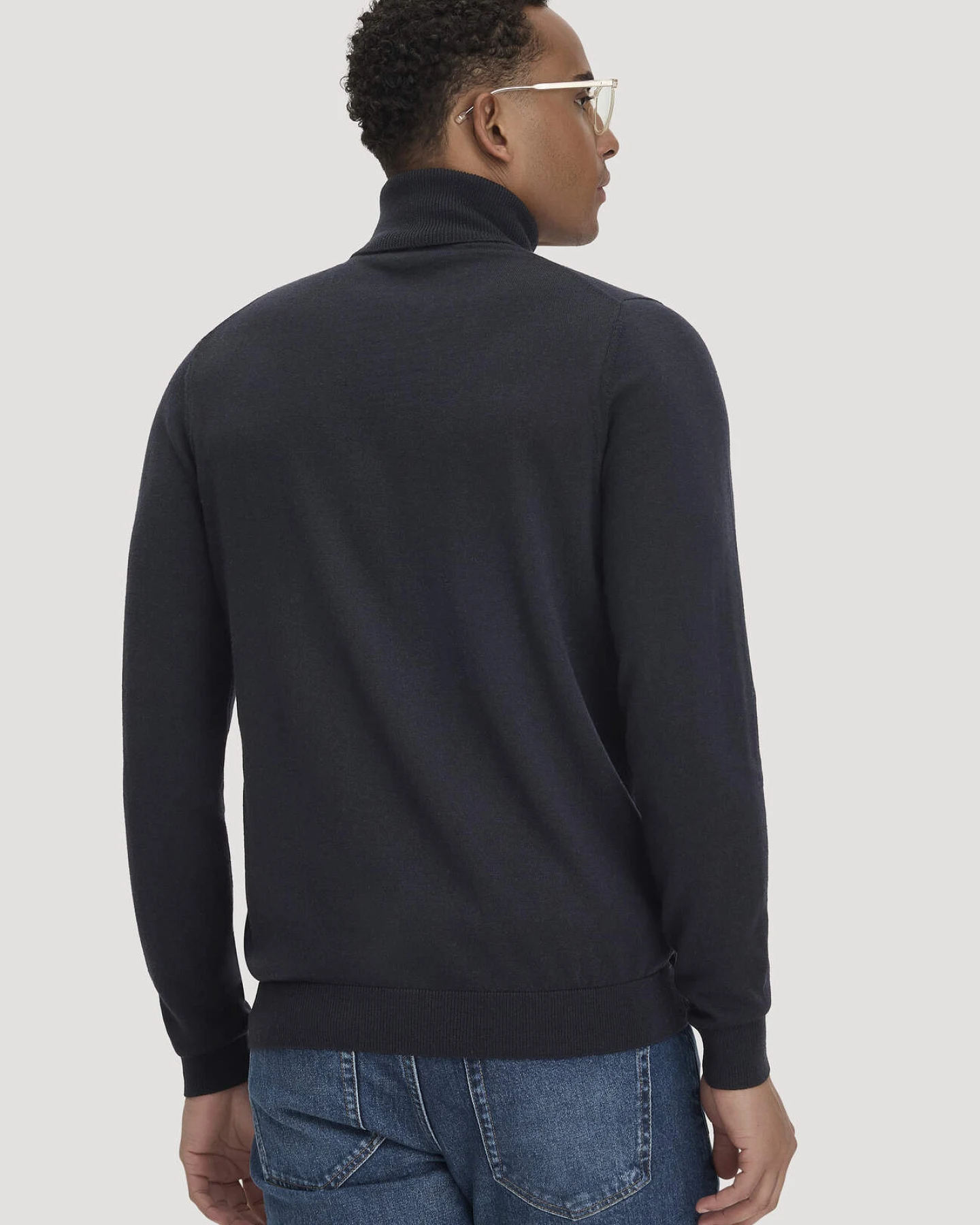 hessnatur Herren Rollkragenpullover Regular aus Bio-Merinowolle - blau - Größe L – Ansicht 3
