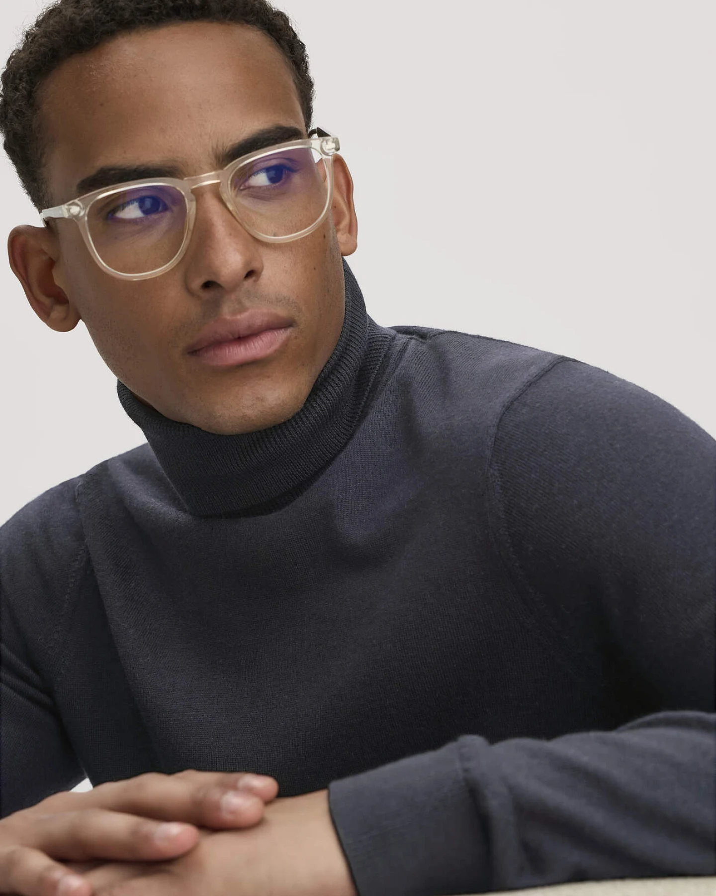 hessnatur Herren Rollkragenpullover Regular aus Bio-Merinowolle - blau - Größe L – Ansicht 4