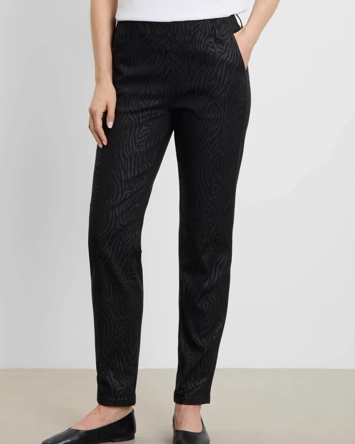 LAURIE Damen vegan Hose Taylor Regular Short Länge Schwarz Zebra Print