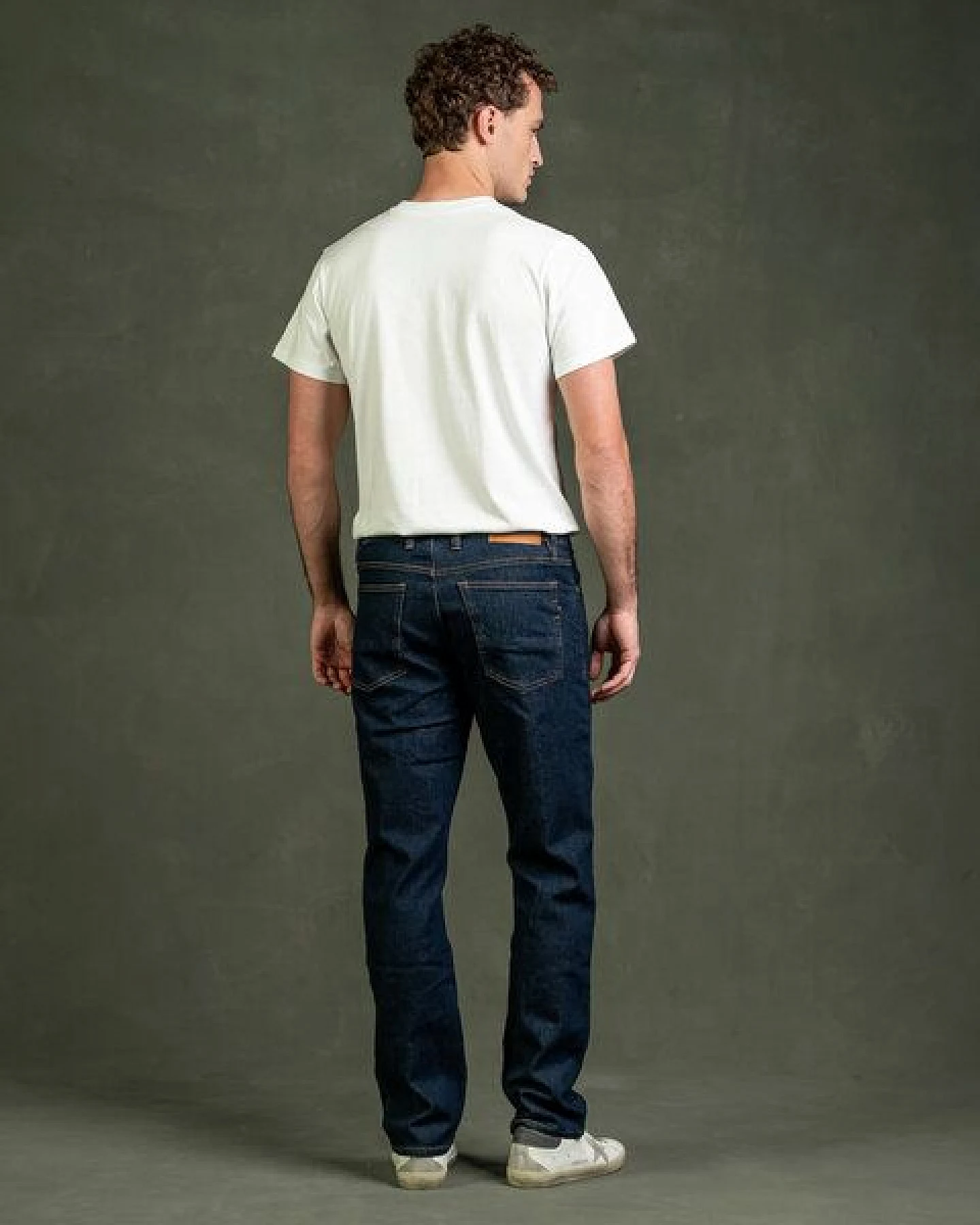 Kuyichi Herren Jeans SCOTT Straight mit regenerativer Baumwolle (Dark rinse) – Ansicht 3