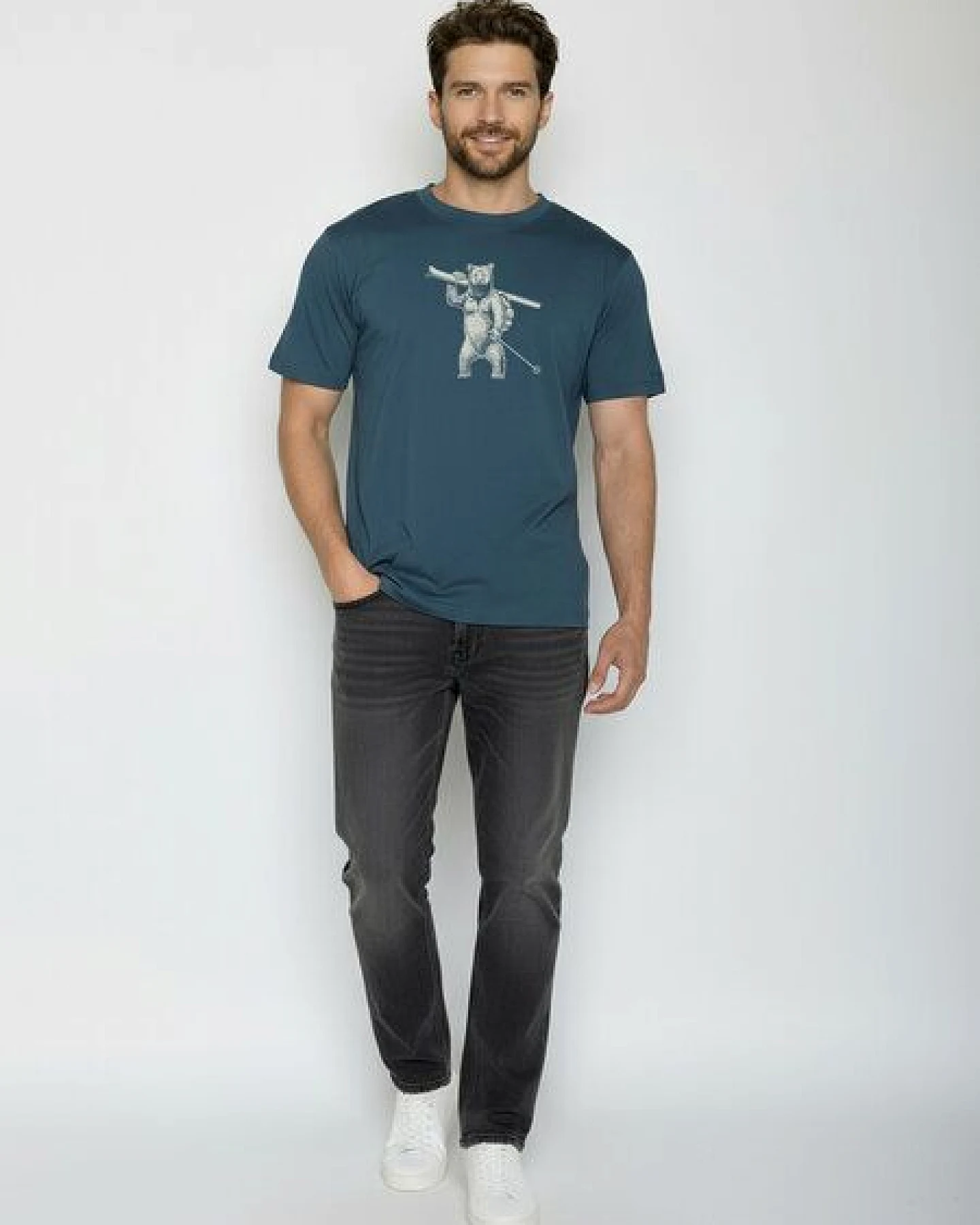 GREENBOMB Ski Bear Fusion - Lässiges Oversize-T-Shirt aus Bio-Baumwolle / hochwertiger Print / GOTS / Fair & Vegan – Ansicht 3