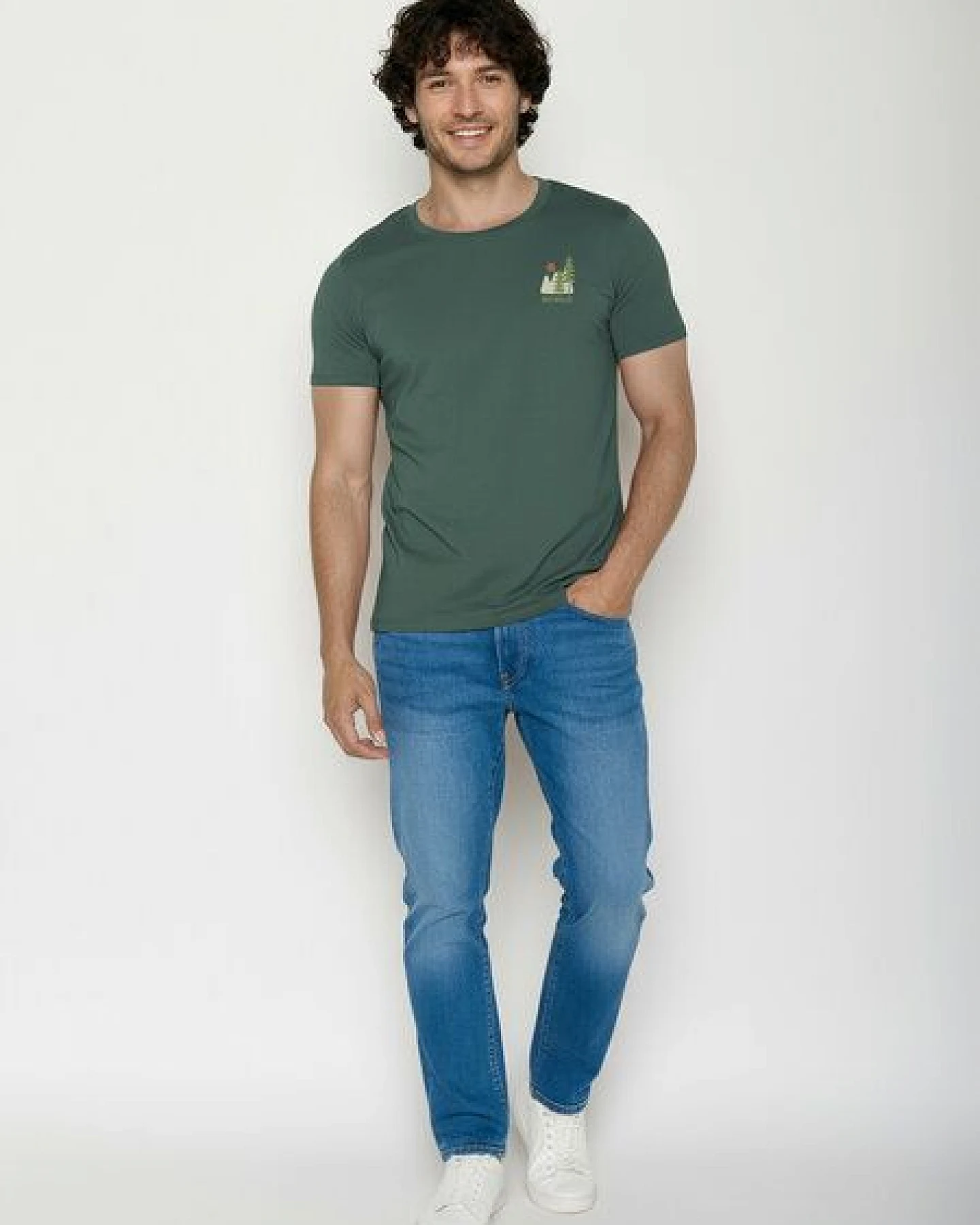 GREENBOMB Wild Pines Guide - Sportliches T-Shirt aus Bio-Baumwolle / hochwertiger Print / GOTS / Fair & Vegan – Ansicht 3